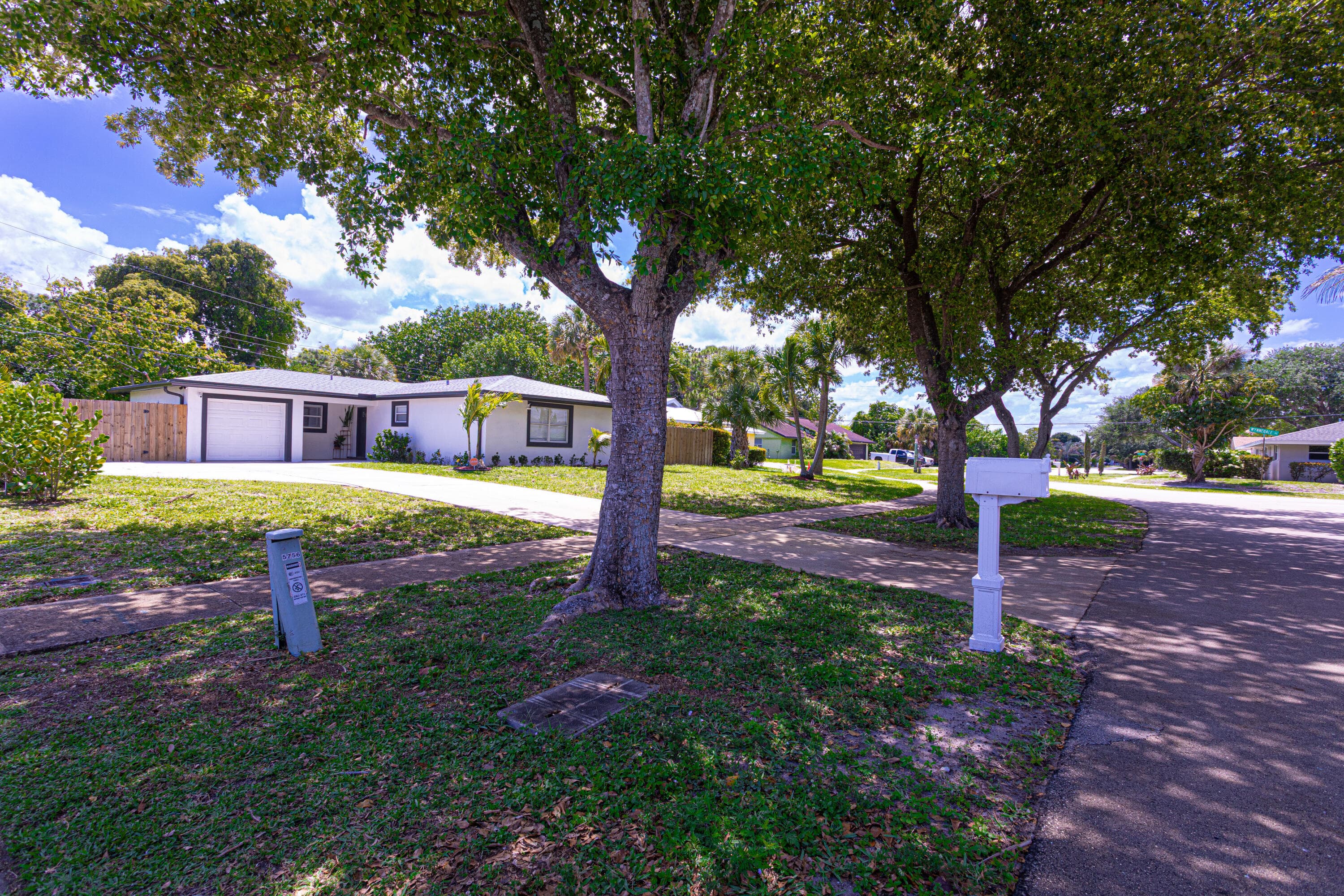 5756 Orchard Way, West Palm Beach, FL 33417 — photo 3 of 44