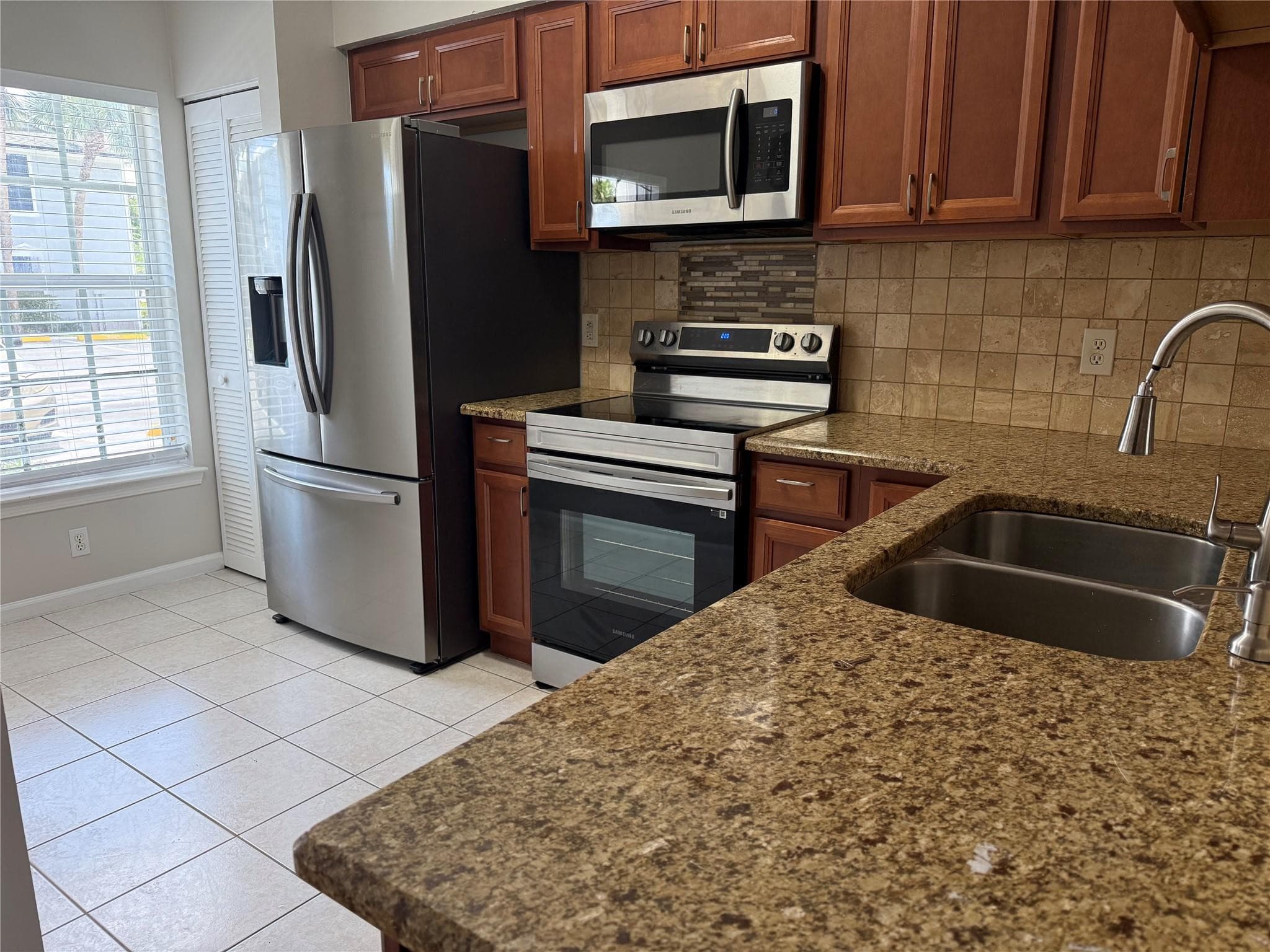 5295 Jamboree Place, Margate, FL 33063 — photo 8 of 35