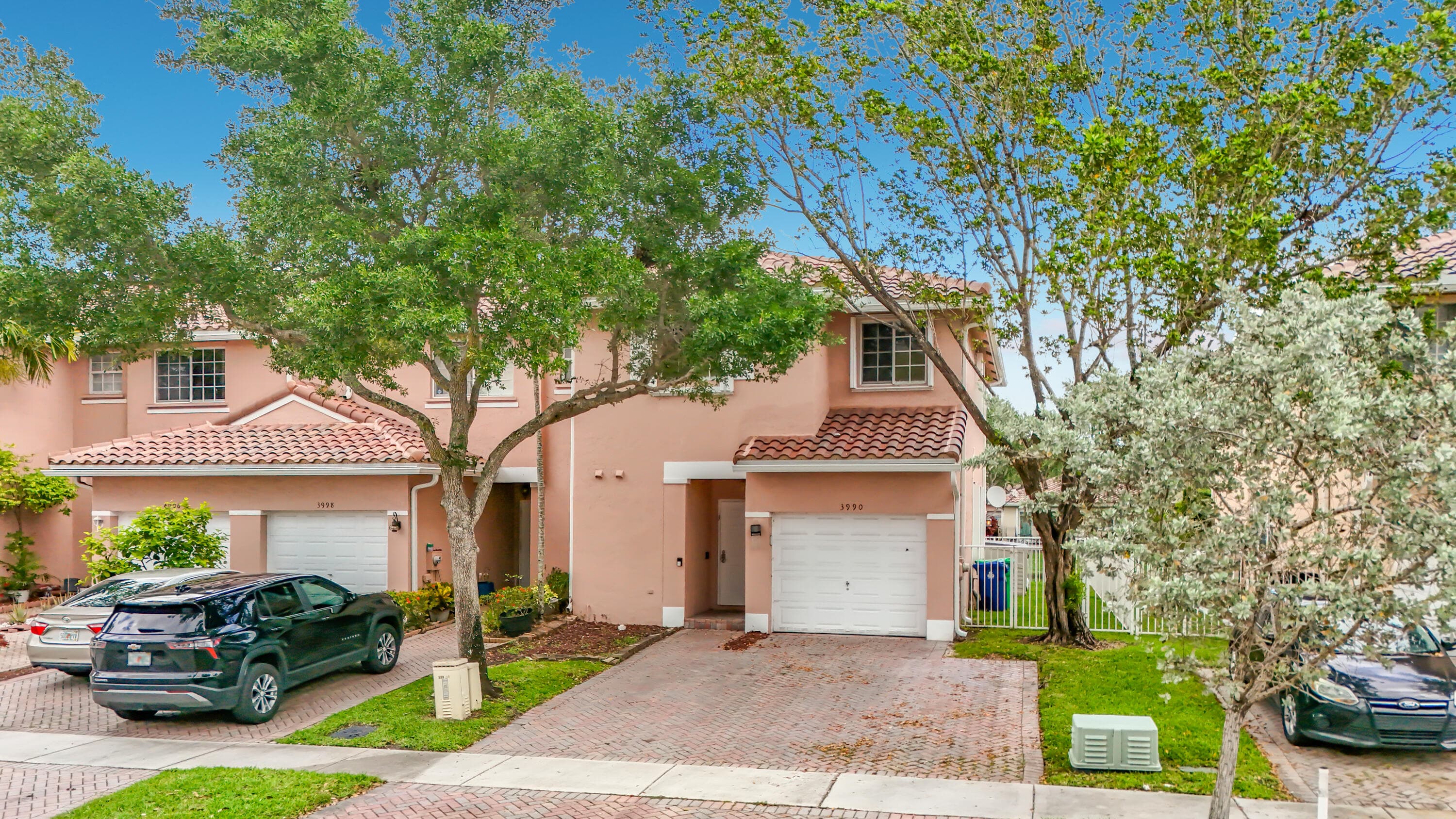 3990 NW 92nd Avenue, Sunrise, FL 33351 — photo 2 of 52