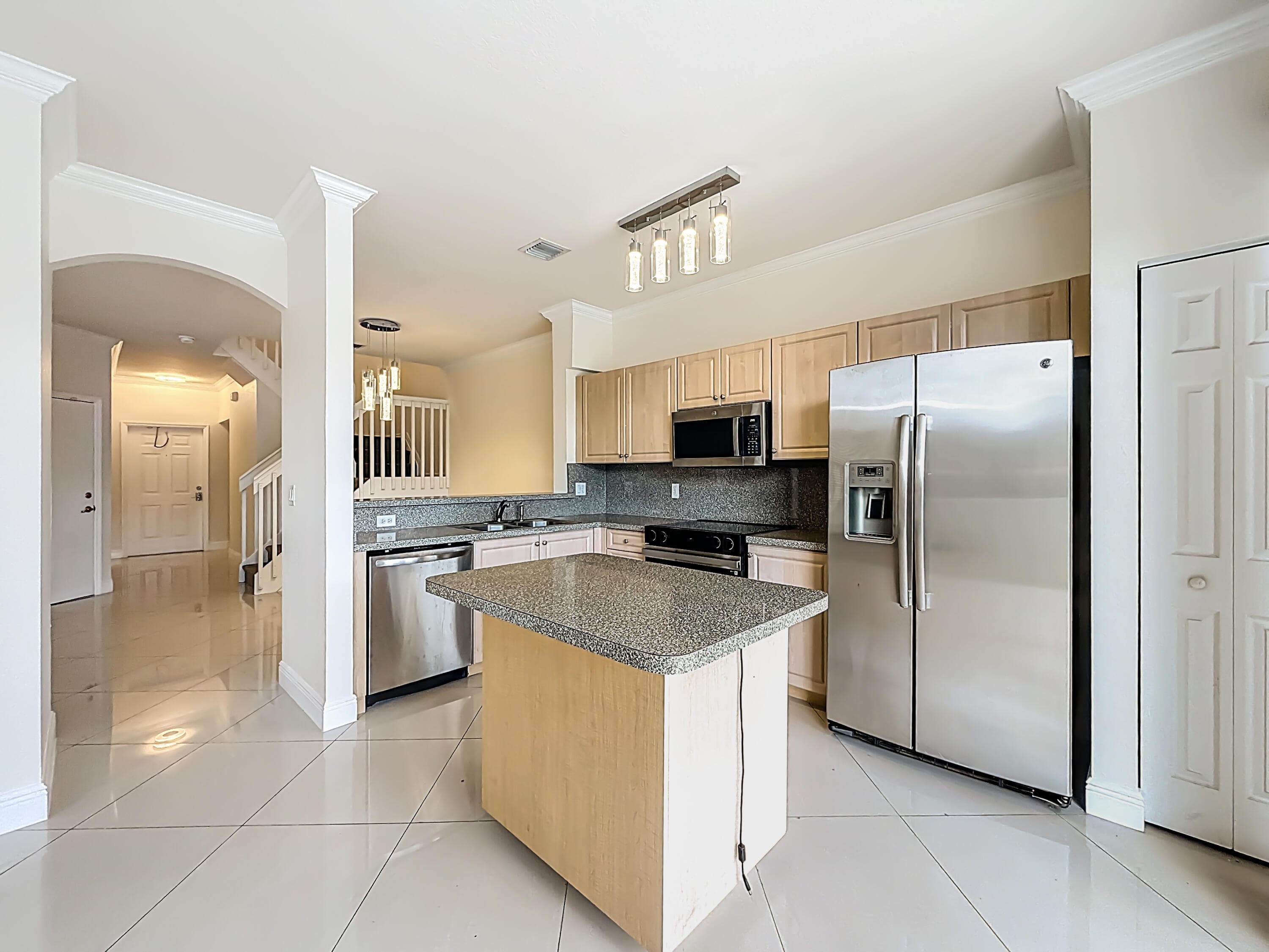 3990 NW 92nd Avenue, Sunrise, FL 33351 — photo 8 of 52