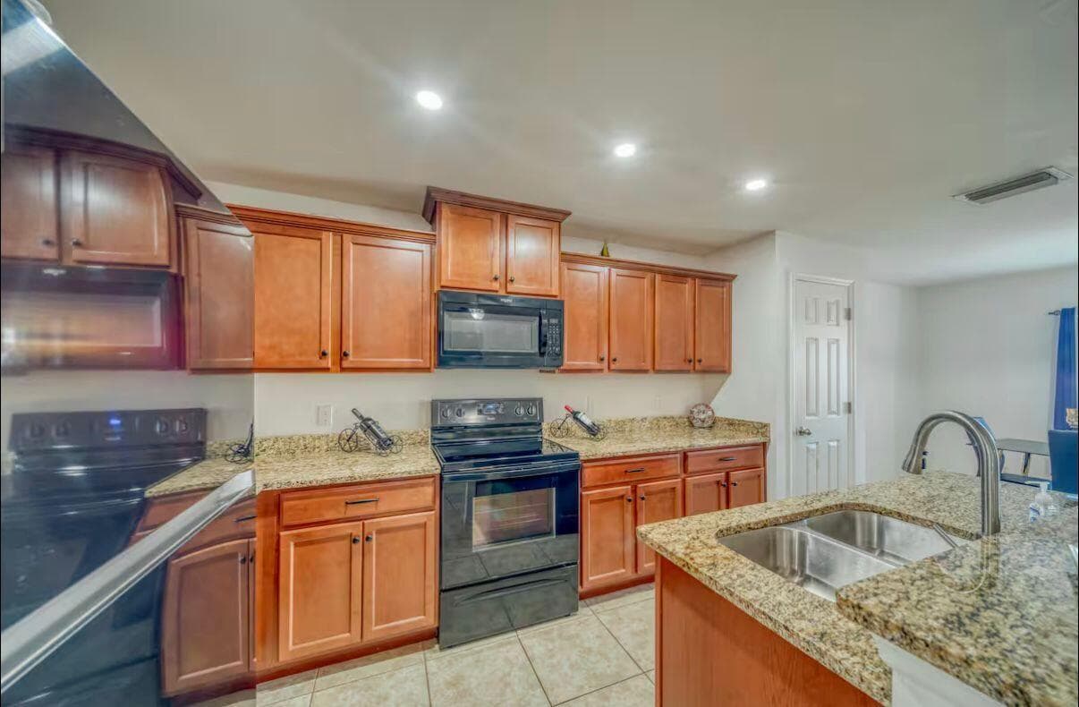 1925 SW 14th Street, Cape Coral, FL 33991 — photo 17 of 36