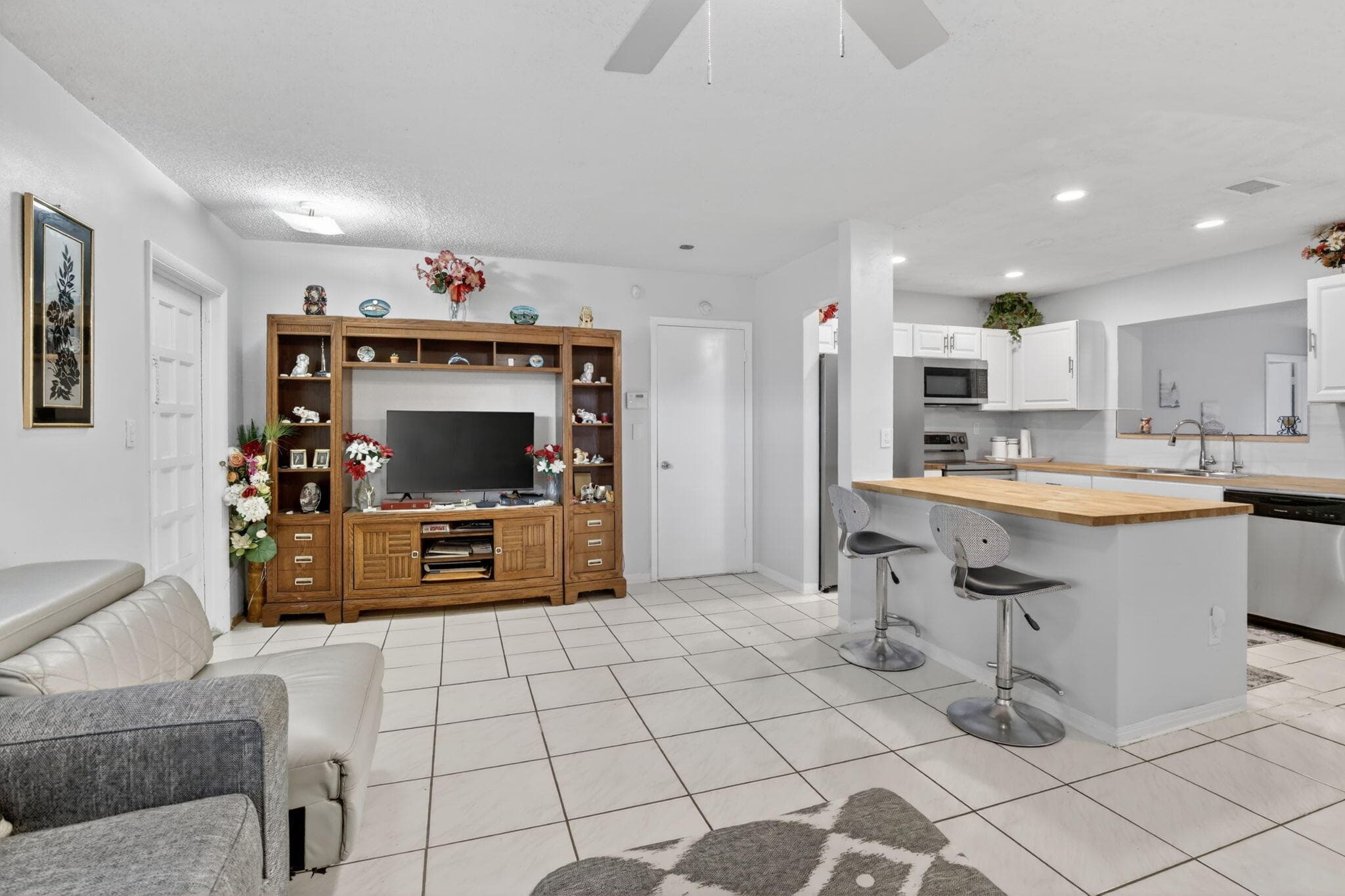 1411 NW 89th Avenue, Pembroke Pines, FL 33024 — photo 8 of 57