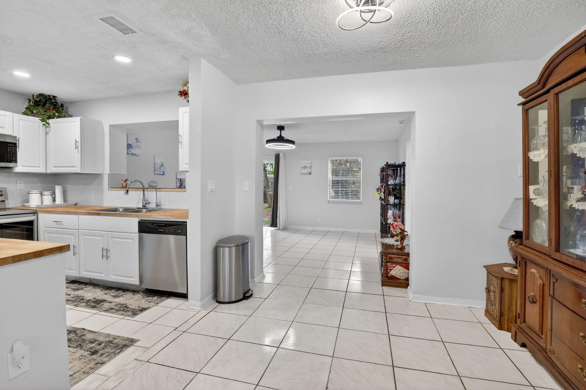 1411 NW 89th Avenue, Pembroke Pines, FL 33024 — photo 9 of 57