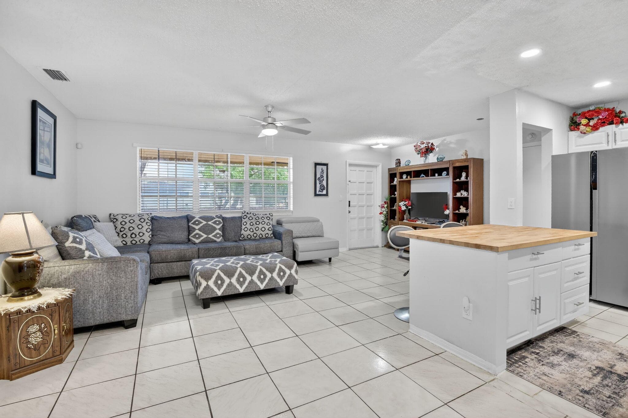 1411 NW 89th Avenue, Pembroke Pines, FL 33024 — photo 10 of 57