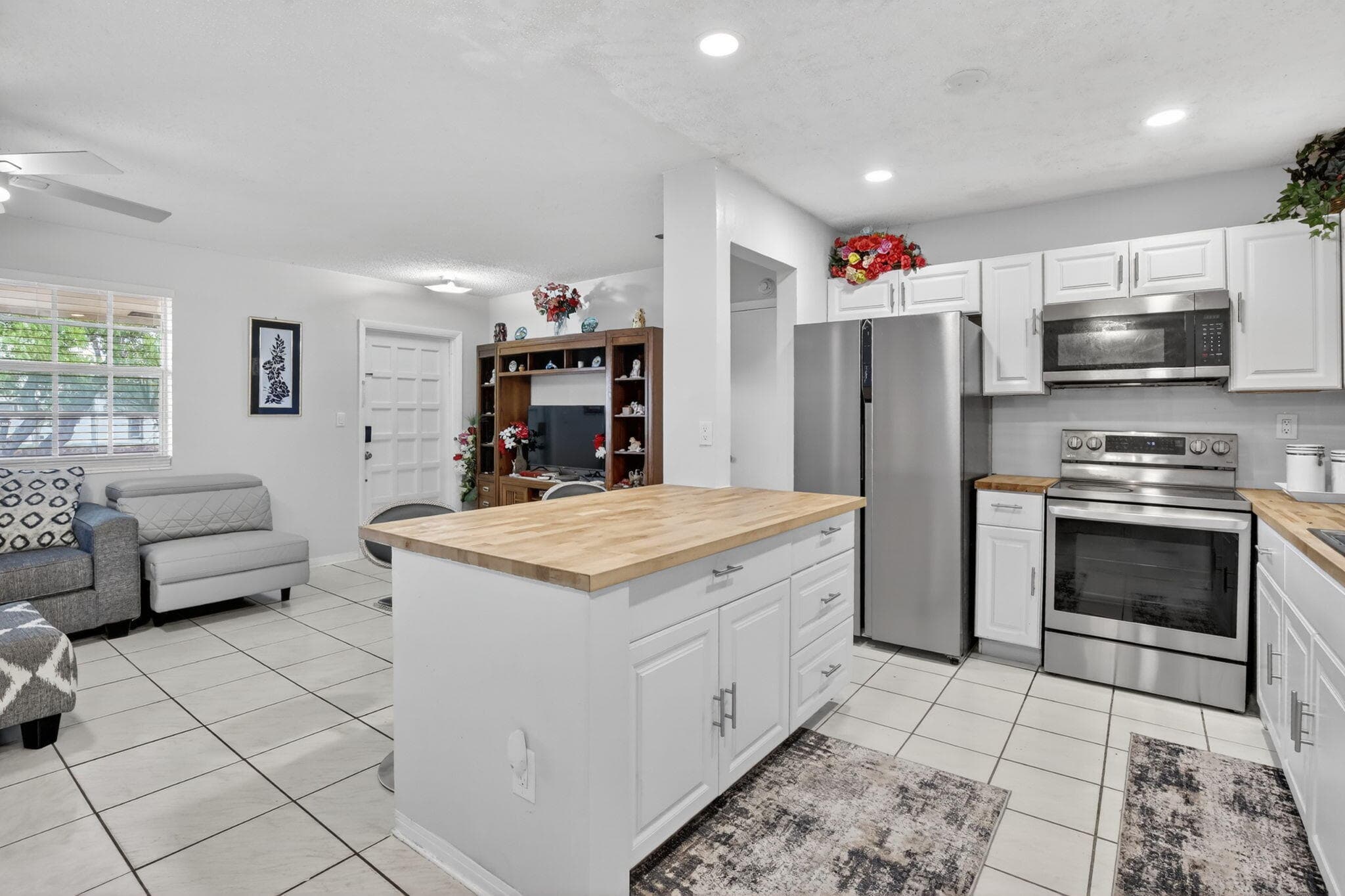 1411 NW 89th Avenue, Pembroke Pines, FL 33024 — photo 12 of 57