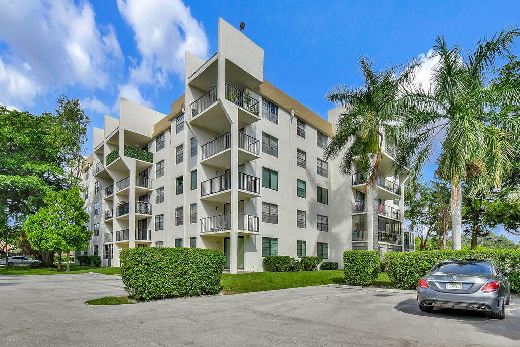 6190 Woodlands Boulevard 312, Tamarac, FL 33319 — photo 1 of 28