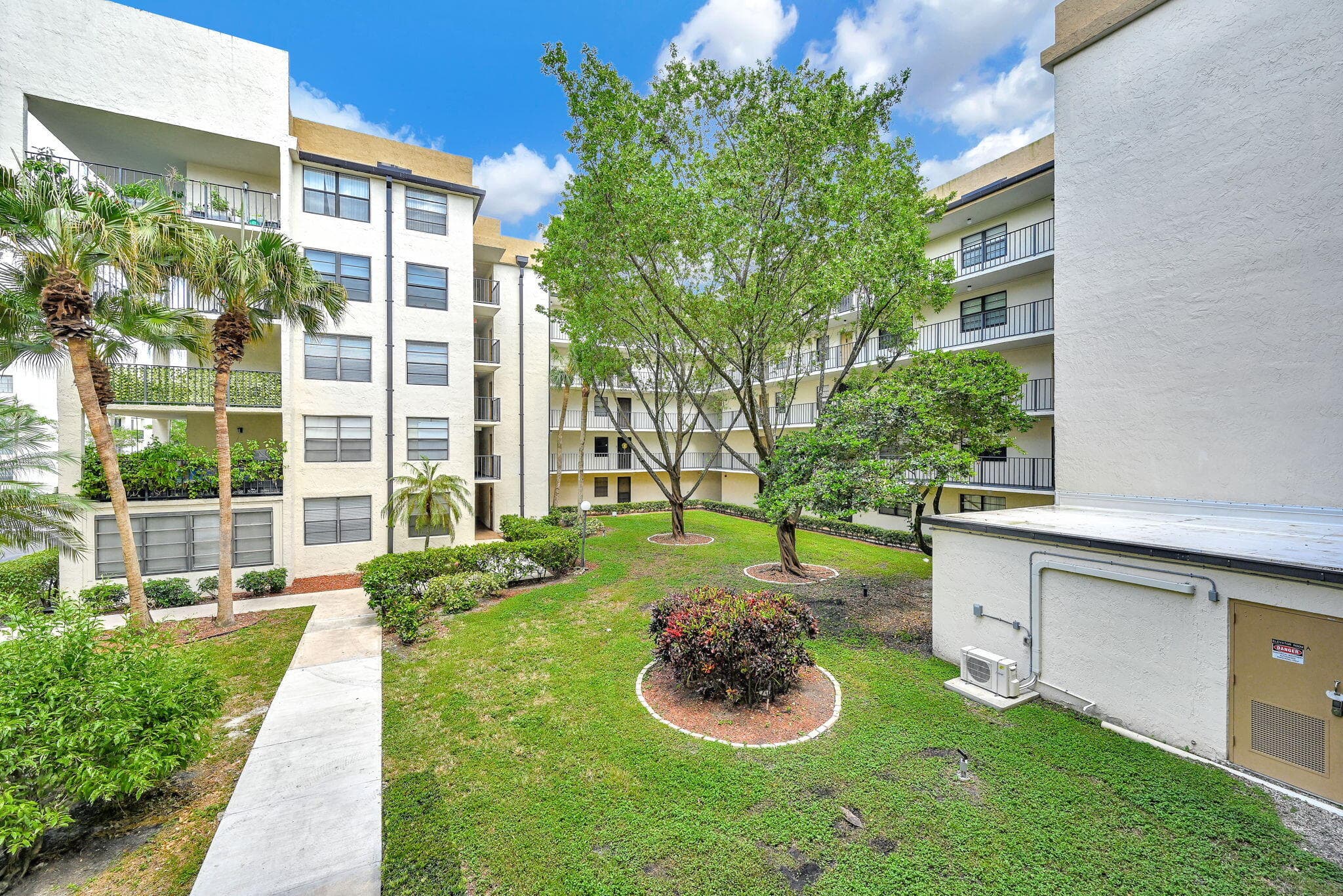 6190 Woodlands Boulevard 312, Tamarac, FL 33319 — photo 6 of 28