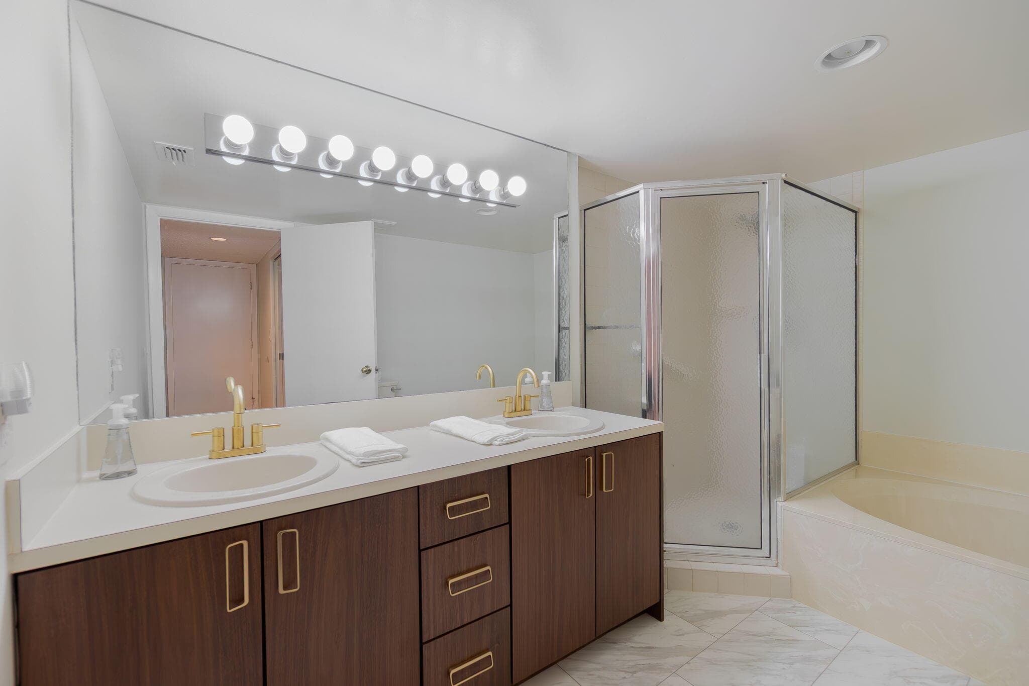 102 Half Moon Circle G2, Hypoluxo, FL 33462 — photo 15 of 32