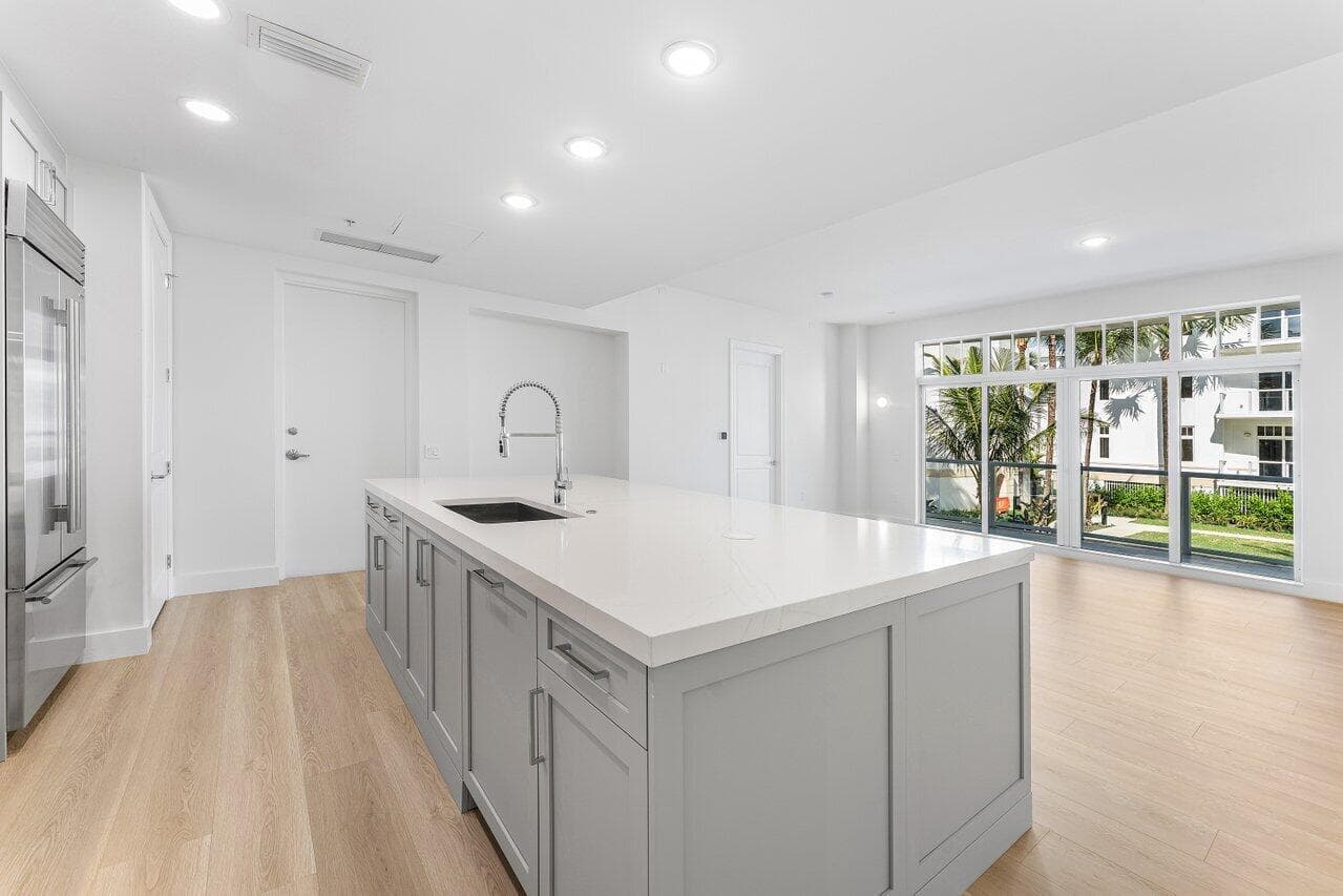 178 Lake Drive 4102, Palm Beach Shores, FL 33404 — photo 9 of 36