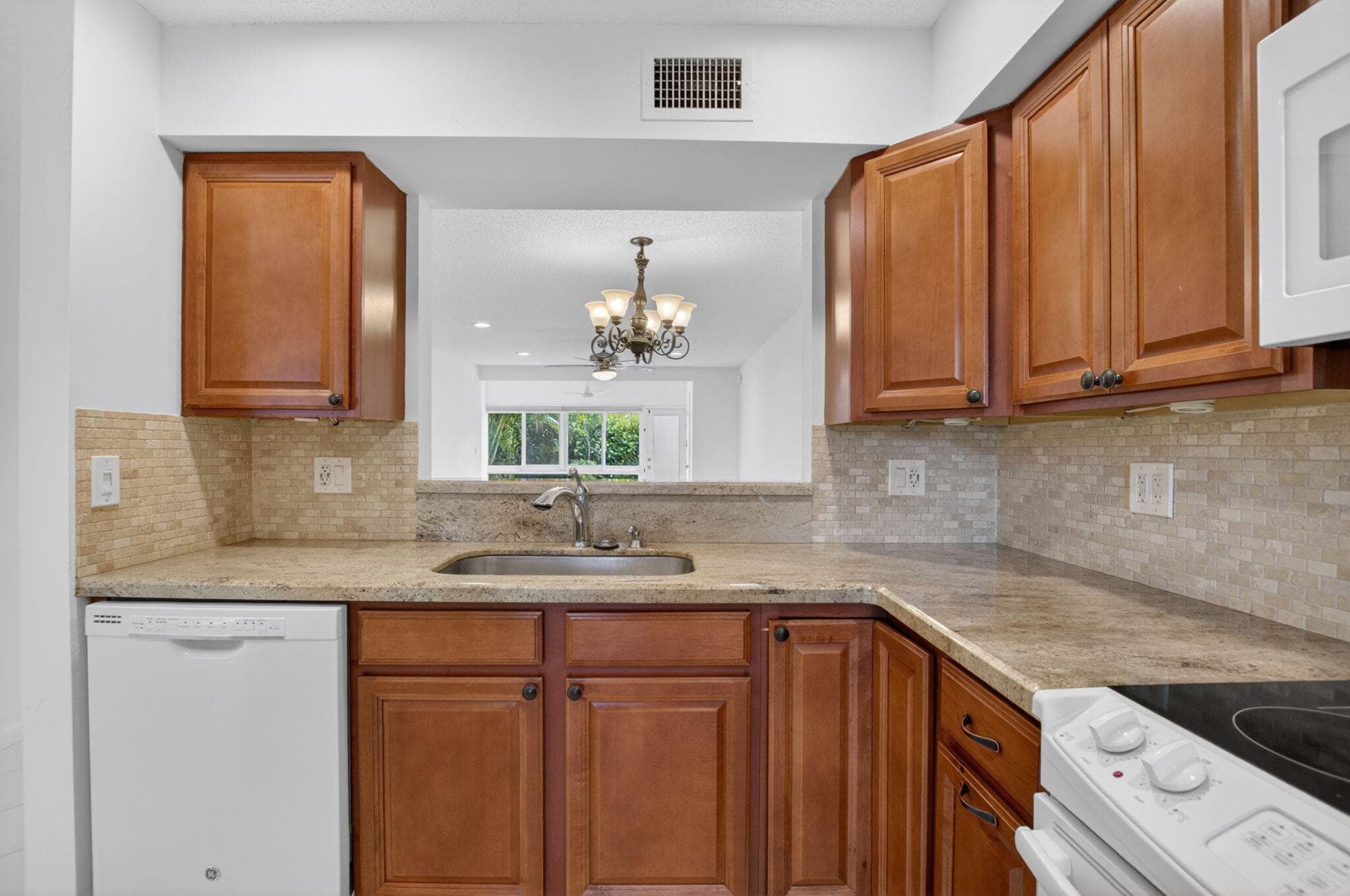 13886 Vía Flora A, Delray Beach, FL 33484 — photo 12 of 42