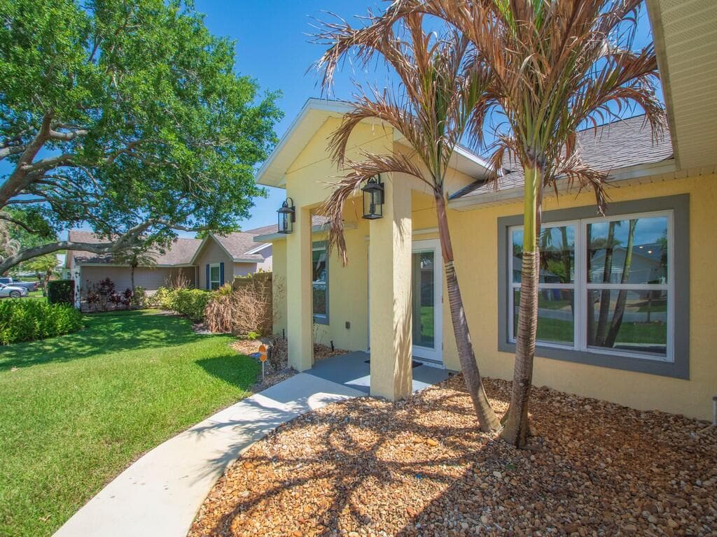 1330 38th Avenue, Vero Beach, FL 32960 — photo 3 of 26