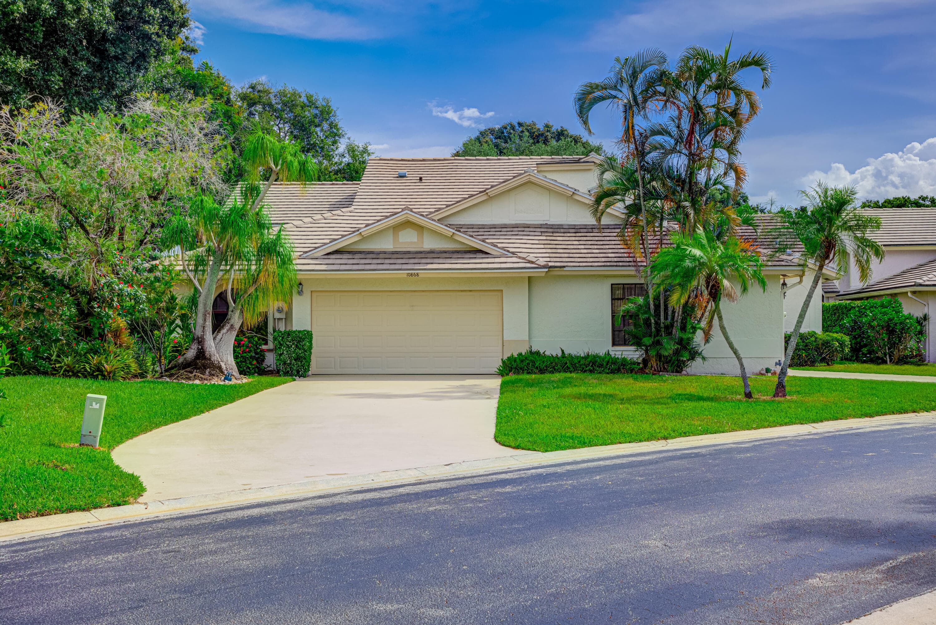 10868 Stafford Circle N, Boynton Beach, FL 33436 — photo 2 of 19