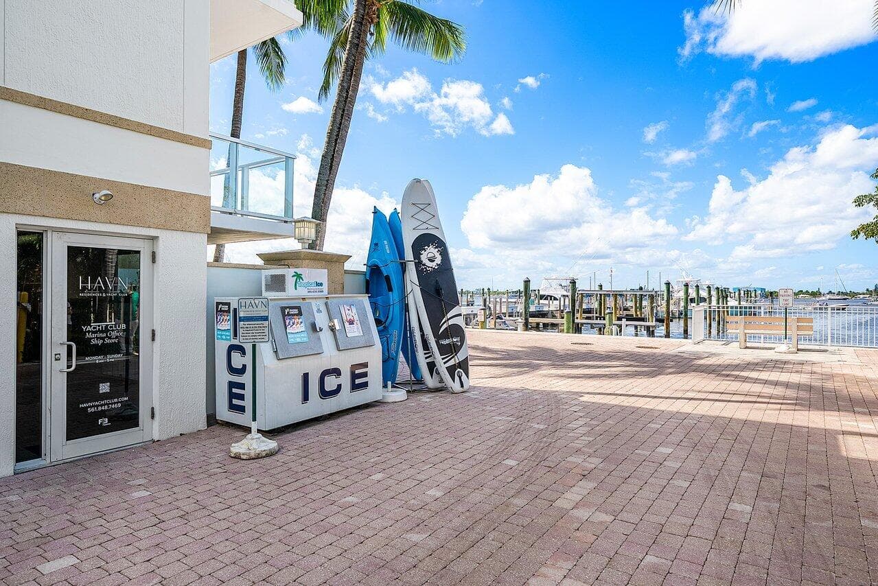 182 Lake Drive 5202, Palm Beach Shores, FL 33404 — photo 23 of 37