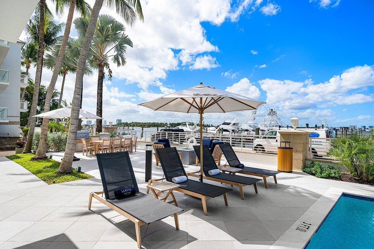 182 Lake Drive 5202, Palm Beach Shores, FL 33404 — photo 4 of 37