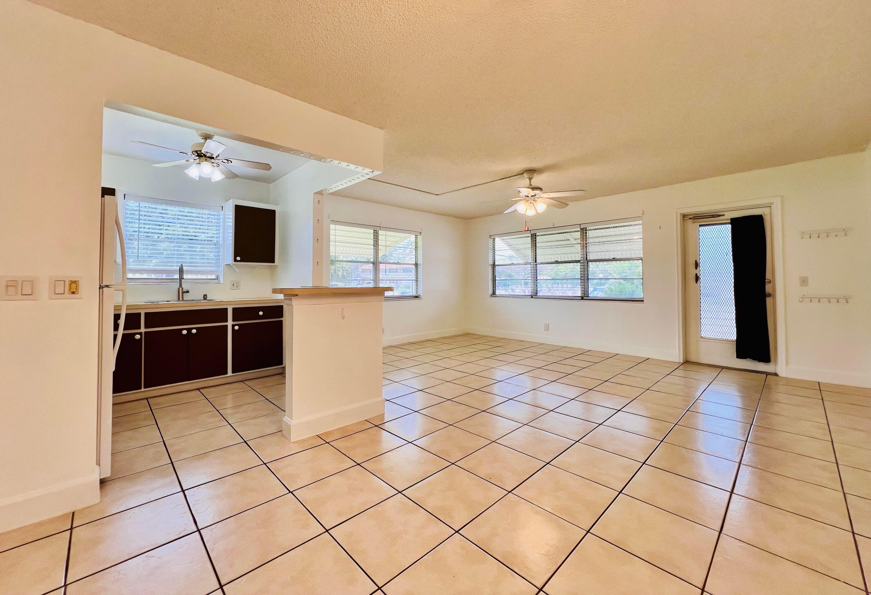 300 Camden M, West Palm Beach, FL 33417 — photo 1 of 16