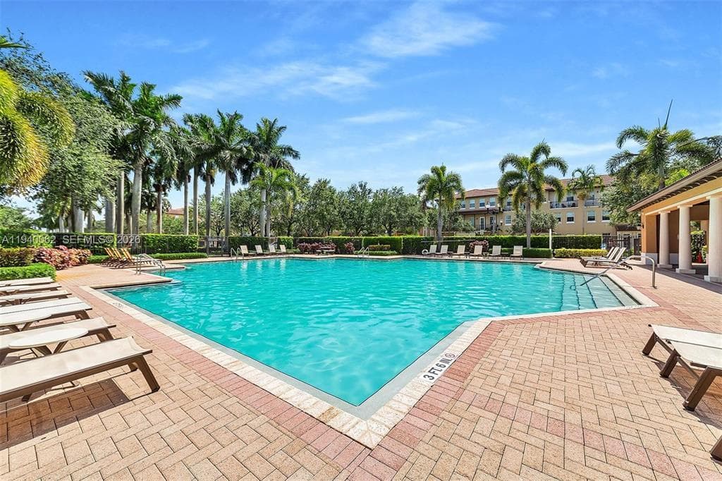 932 SW 147th Avenue 2905, Pembroke Pines, FL 33027 — photo 31 of 34