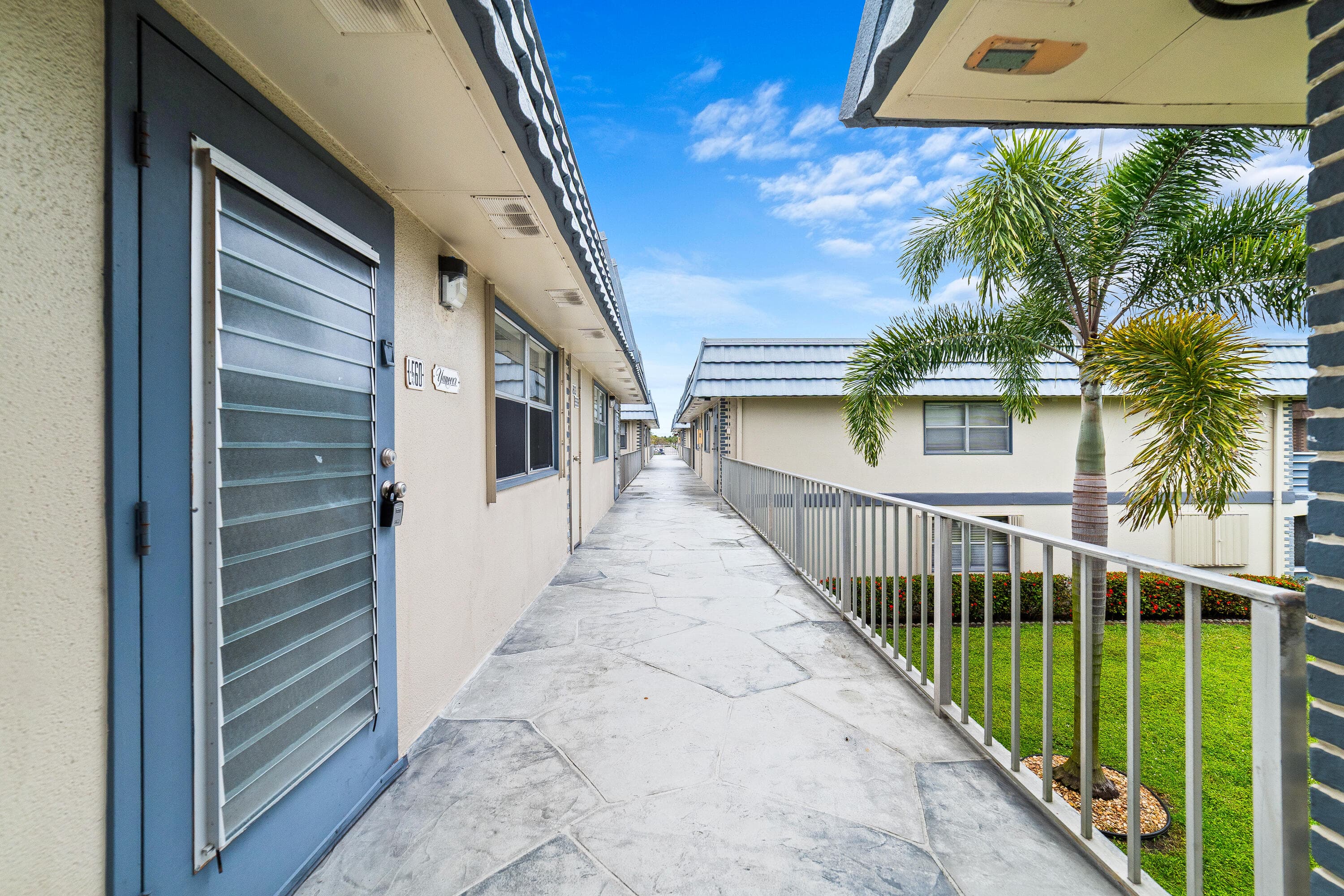 560 Brittany L, Delray Beach, FL 33446 — photo 4 of 29