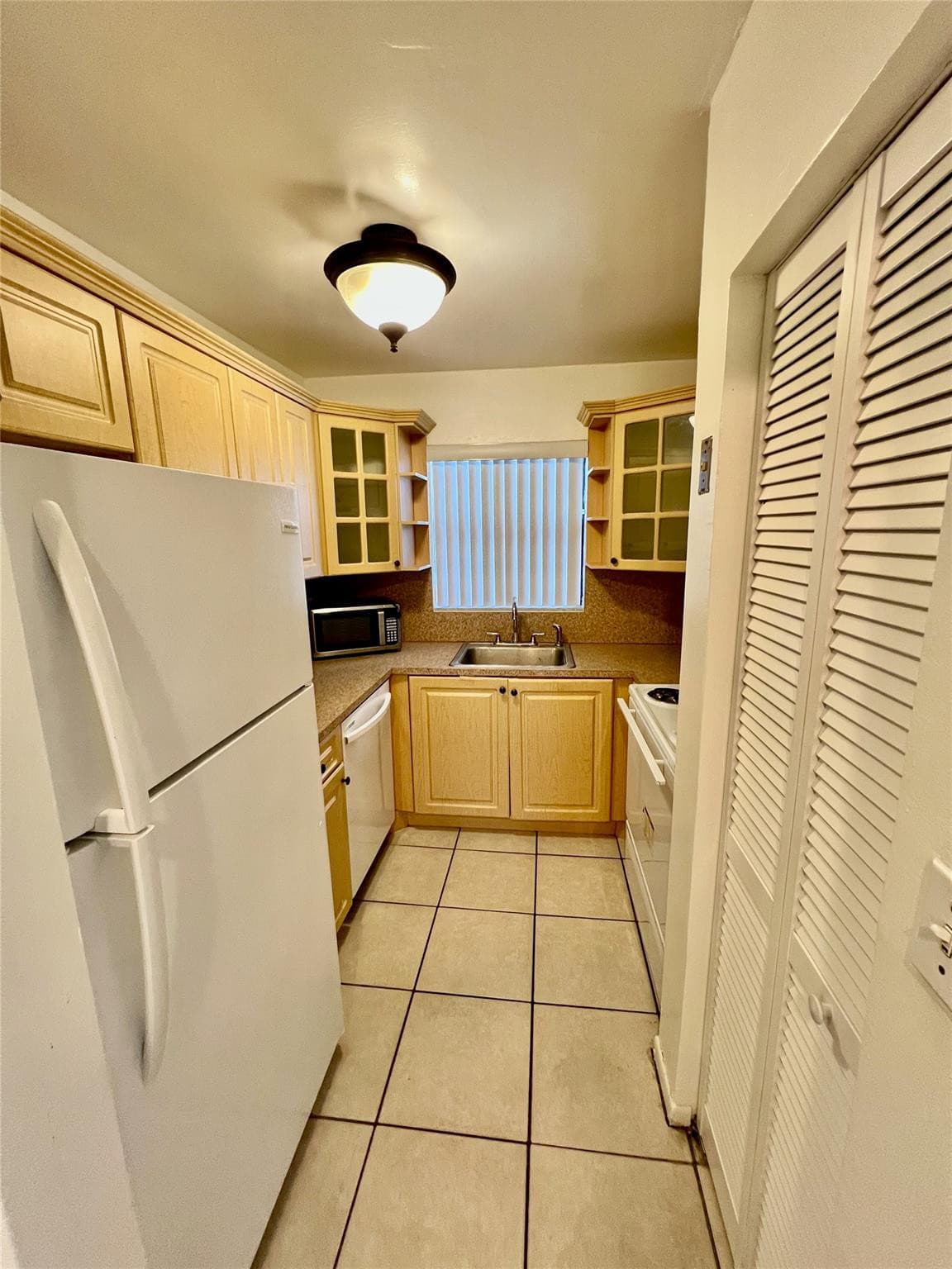 13500 NE 3rd Court 412, North Miami, FL 33161 — photo 13 of 18