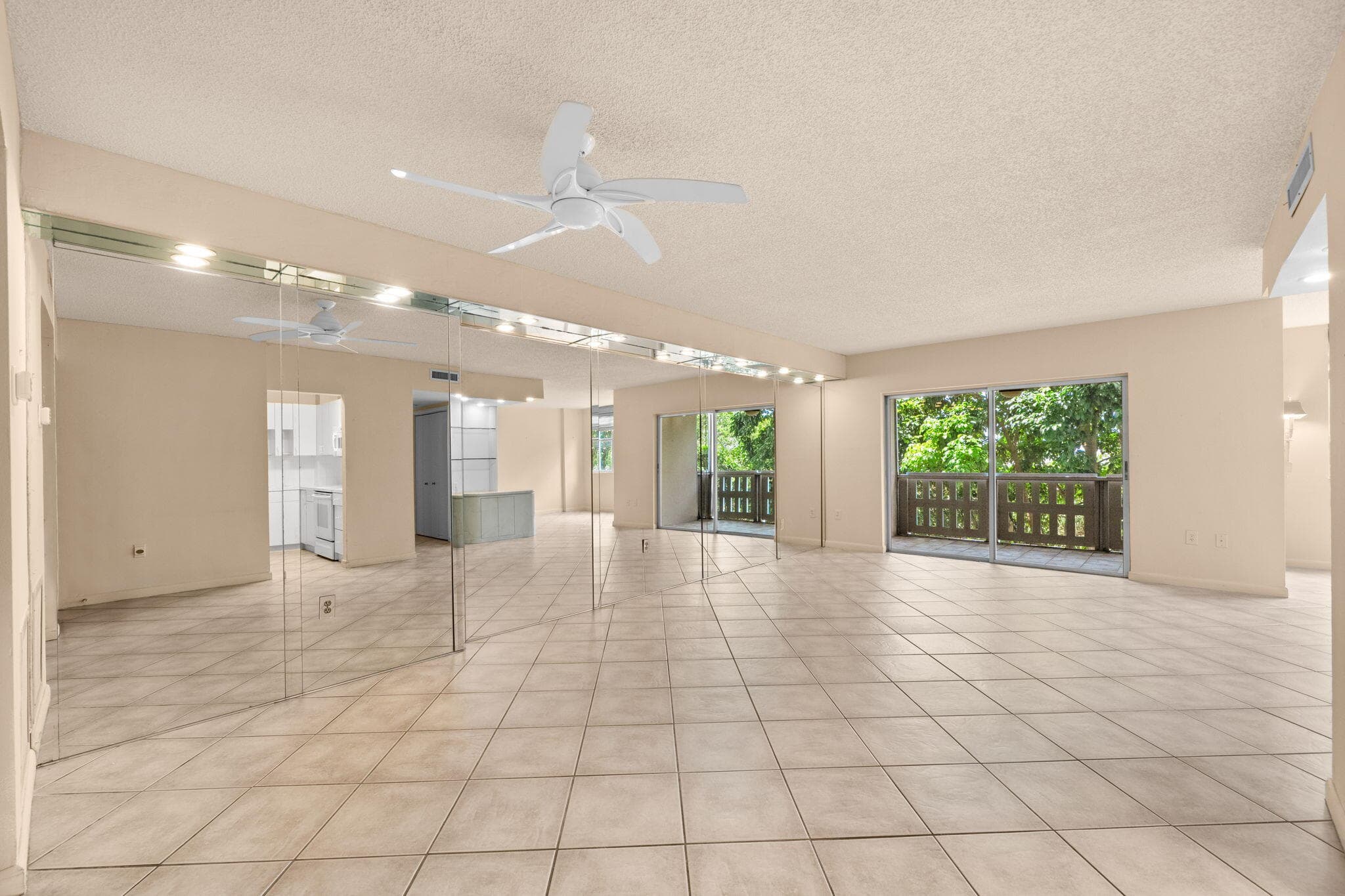 4001 Hillcrest Drive 406, Hollywood, FL 33021 — photo 2 of 40