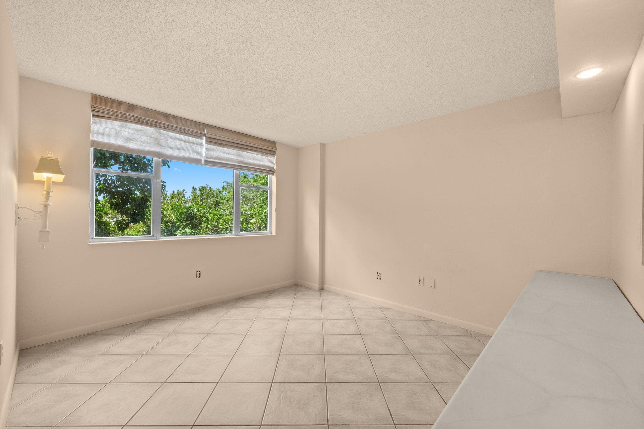 4001 Hillcrest Drive 406, Hollywood, FL 33021 — photo 8 of 40