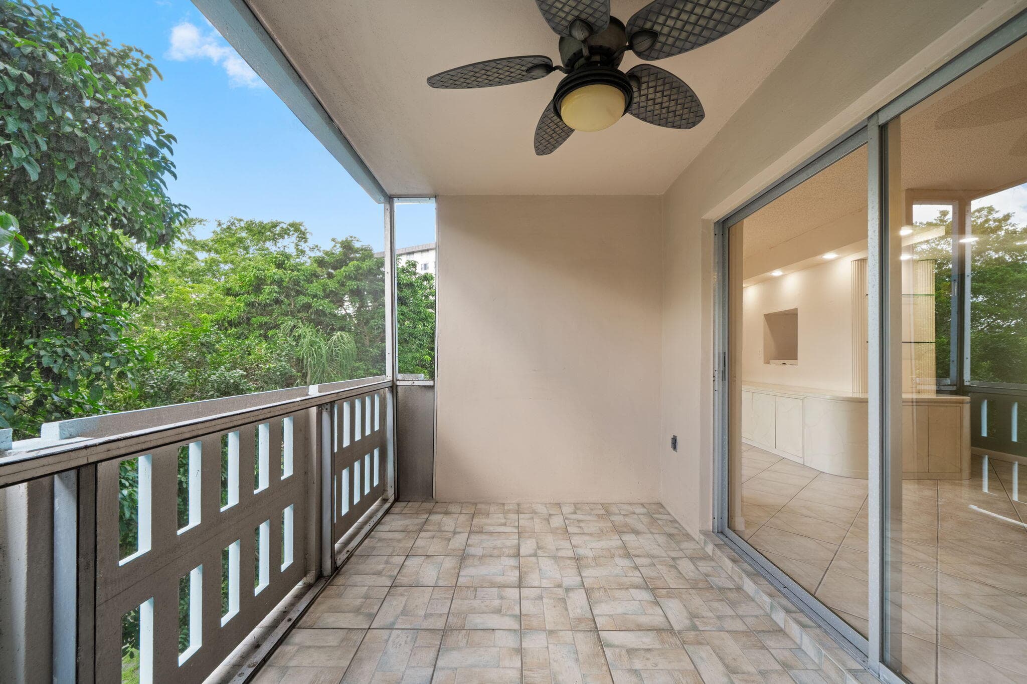 4001 Hillcrest Drive 406, Hollywood, FL 33021 — photo 13 of 40
