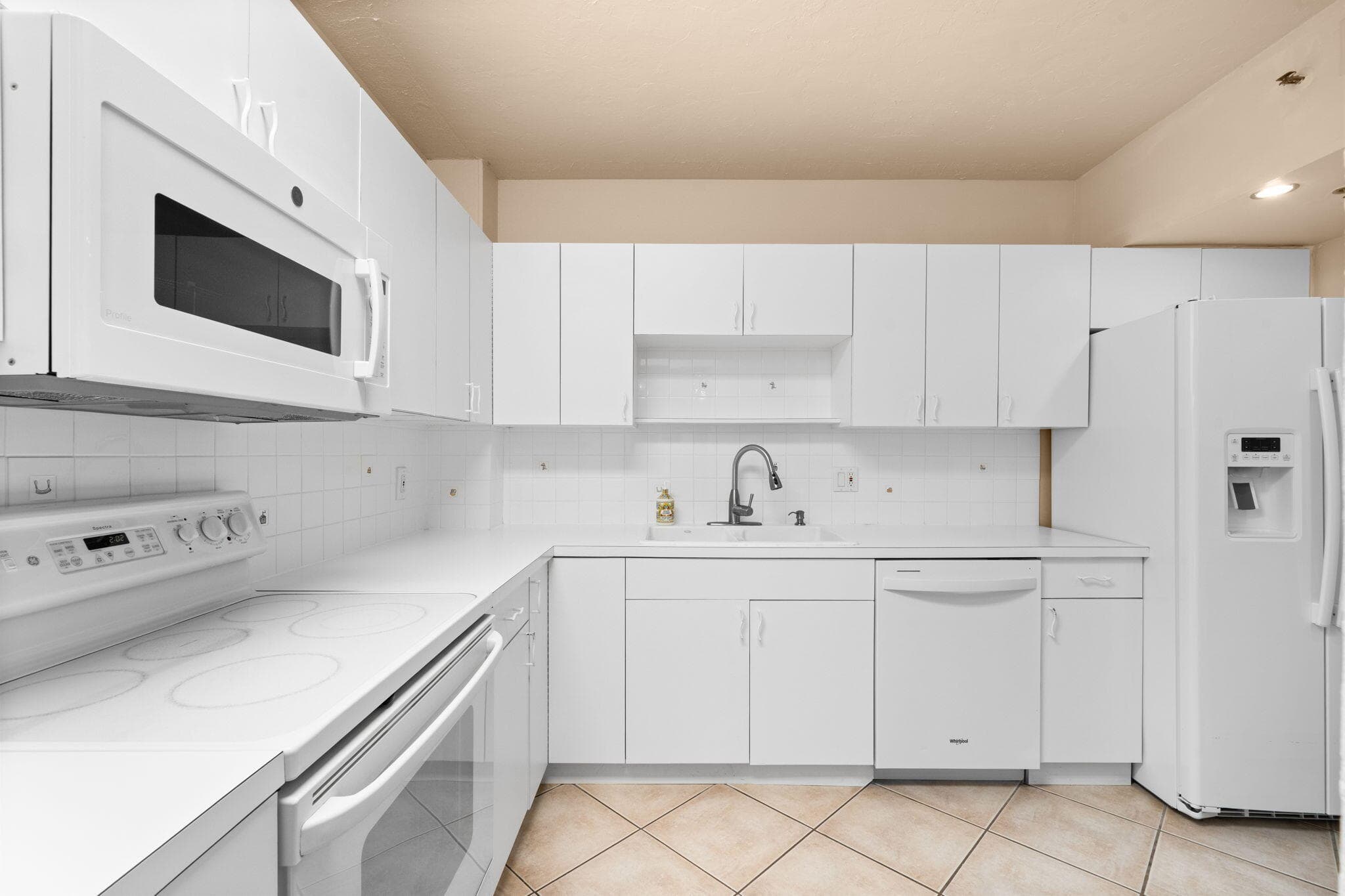 4001 Hillcrest Drive 406, Hollywood, FL 33021 — photo 16 of 40