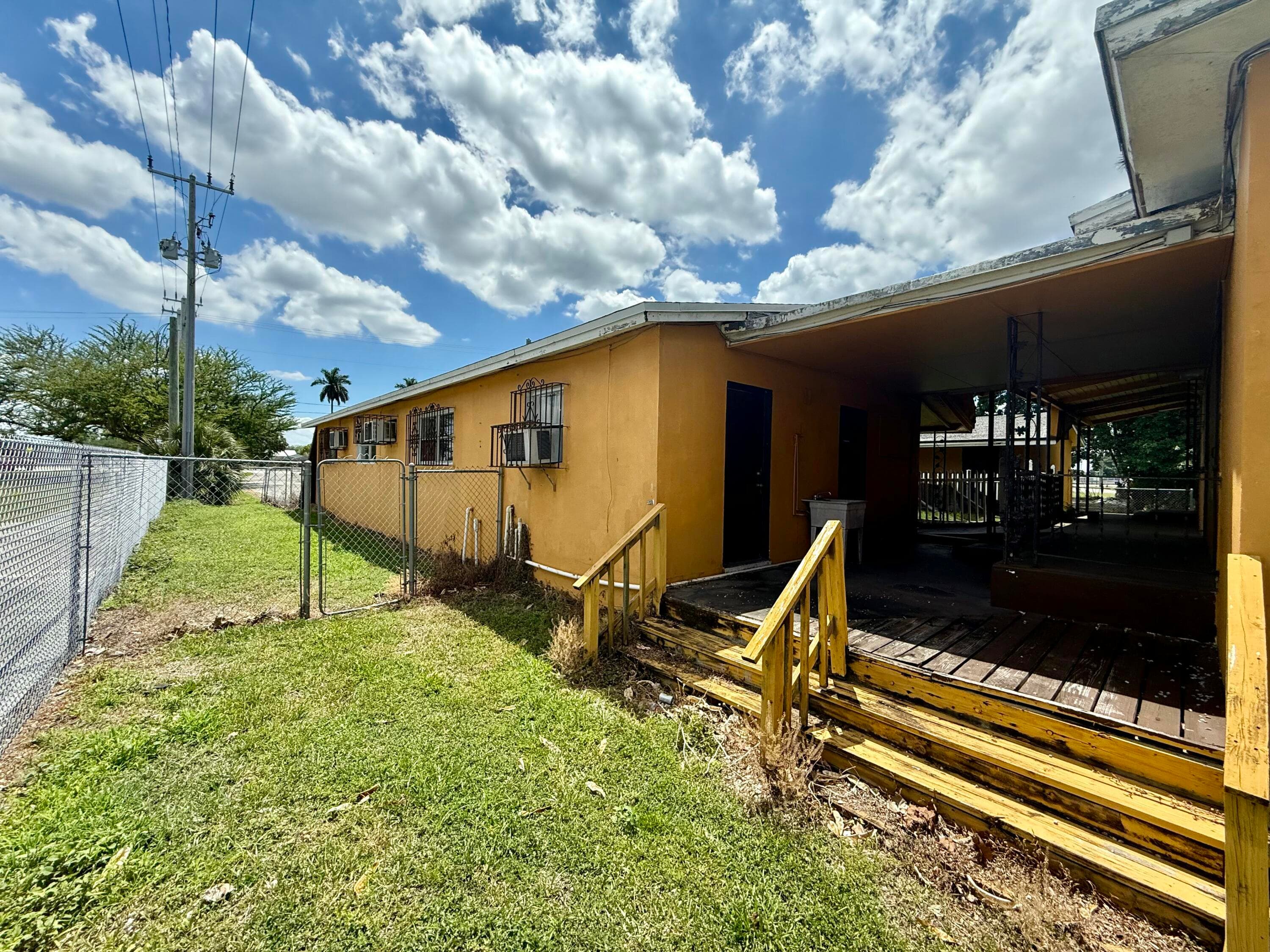601 W Canal St Street N, Belle Glade, FL 33430 — photo 5 of 20