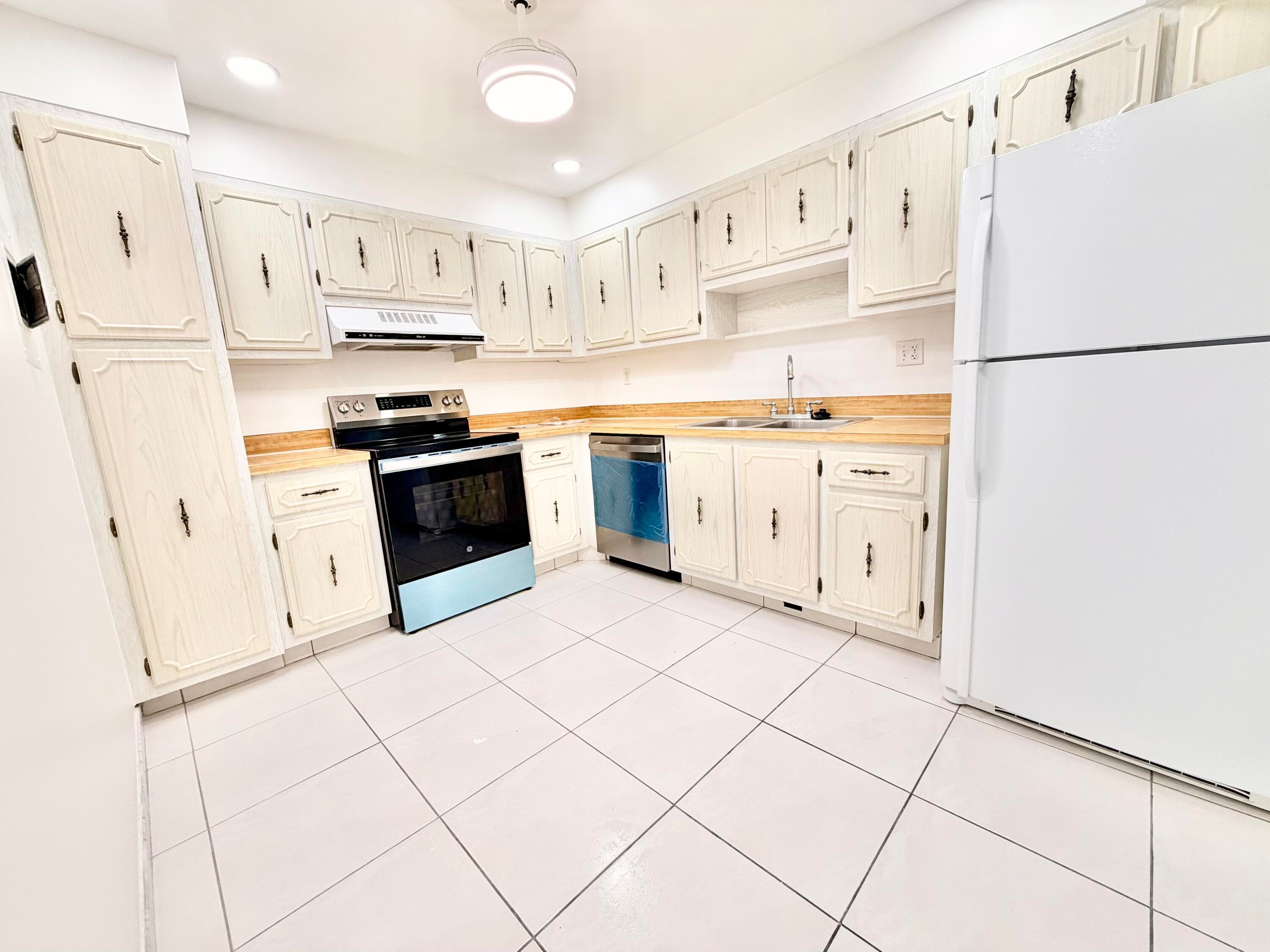 531 N Ocean Boulevard 805, Pompano Beach, FL 33062 — photo 4 of 28