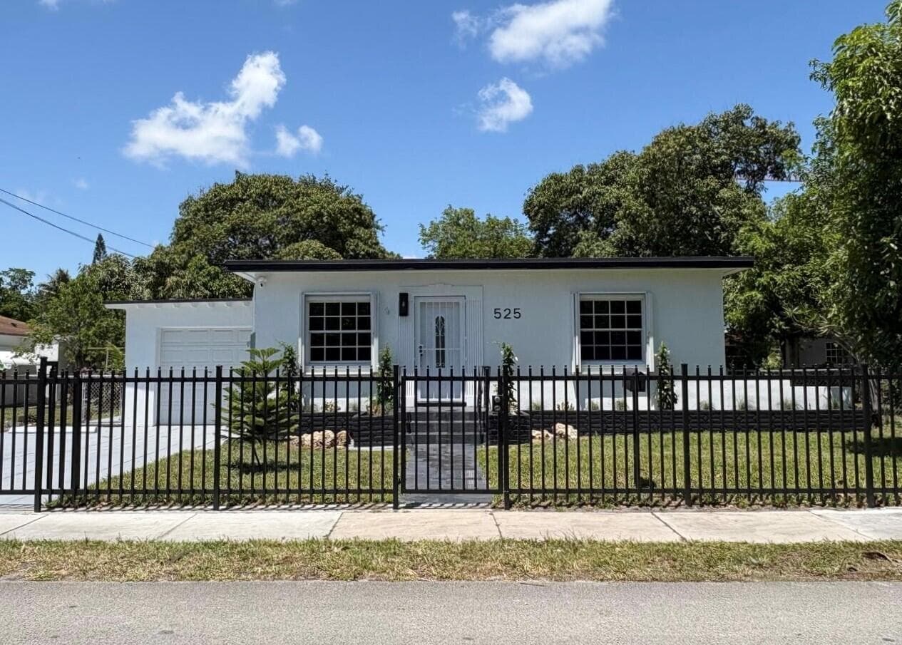 525 NE 126th Street, North Miami, FL 33161 — photo 1 of 10