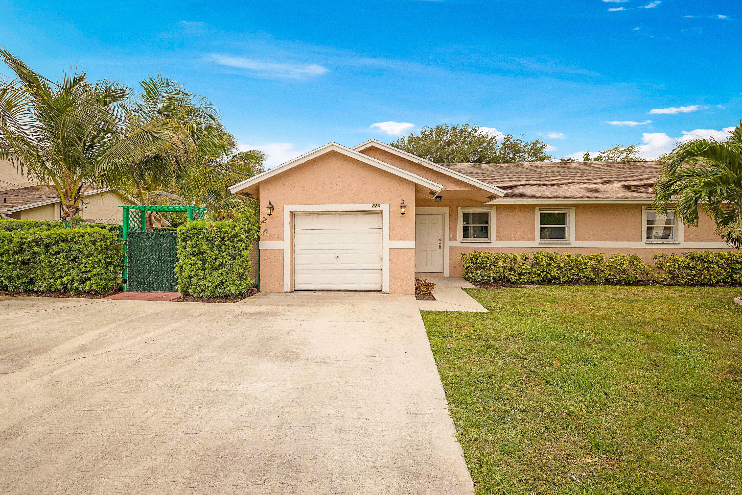 320 NE 42nd Street, Boca Raton, FL 33431 — photo 5 of 38