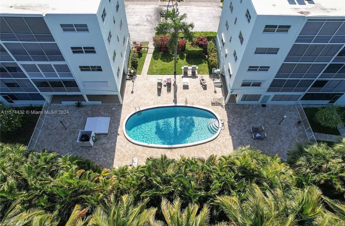 700 NE 14th Avenue NE 404, Hallandale Beach, FL 33009 — photo 2 of 43