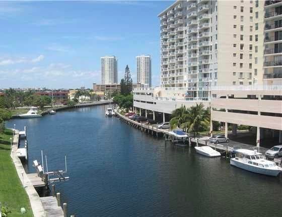 700 NE 14th Avenue NE 404, Hallandale Beach, FL 33009 — photo 38 of 43