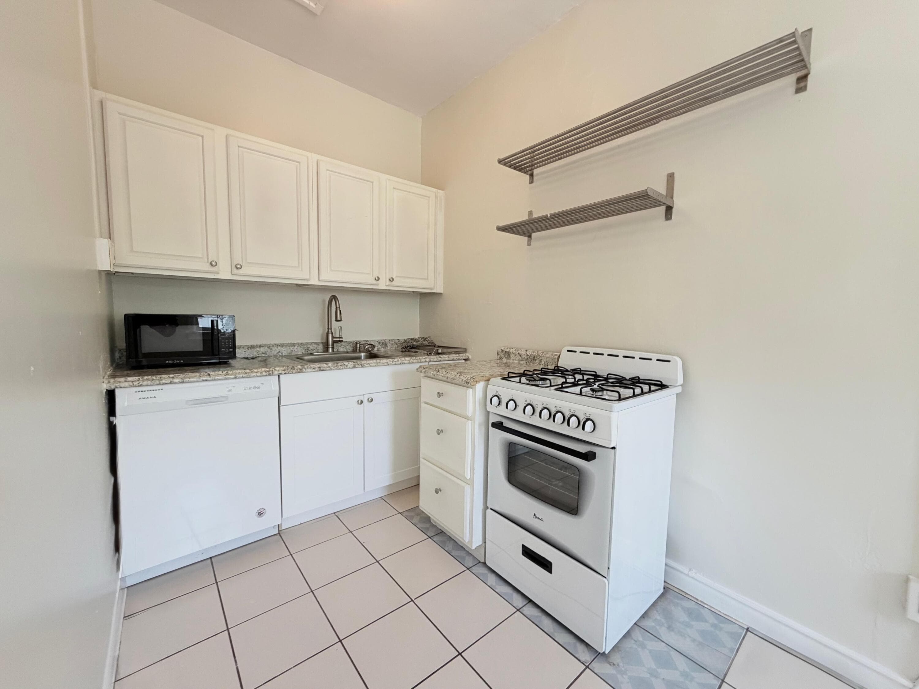 623 Park Place 1, West Palm Beach, FL 33401 — photo 2 of 21