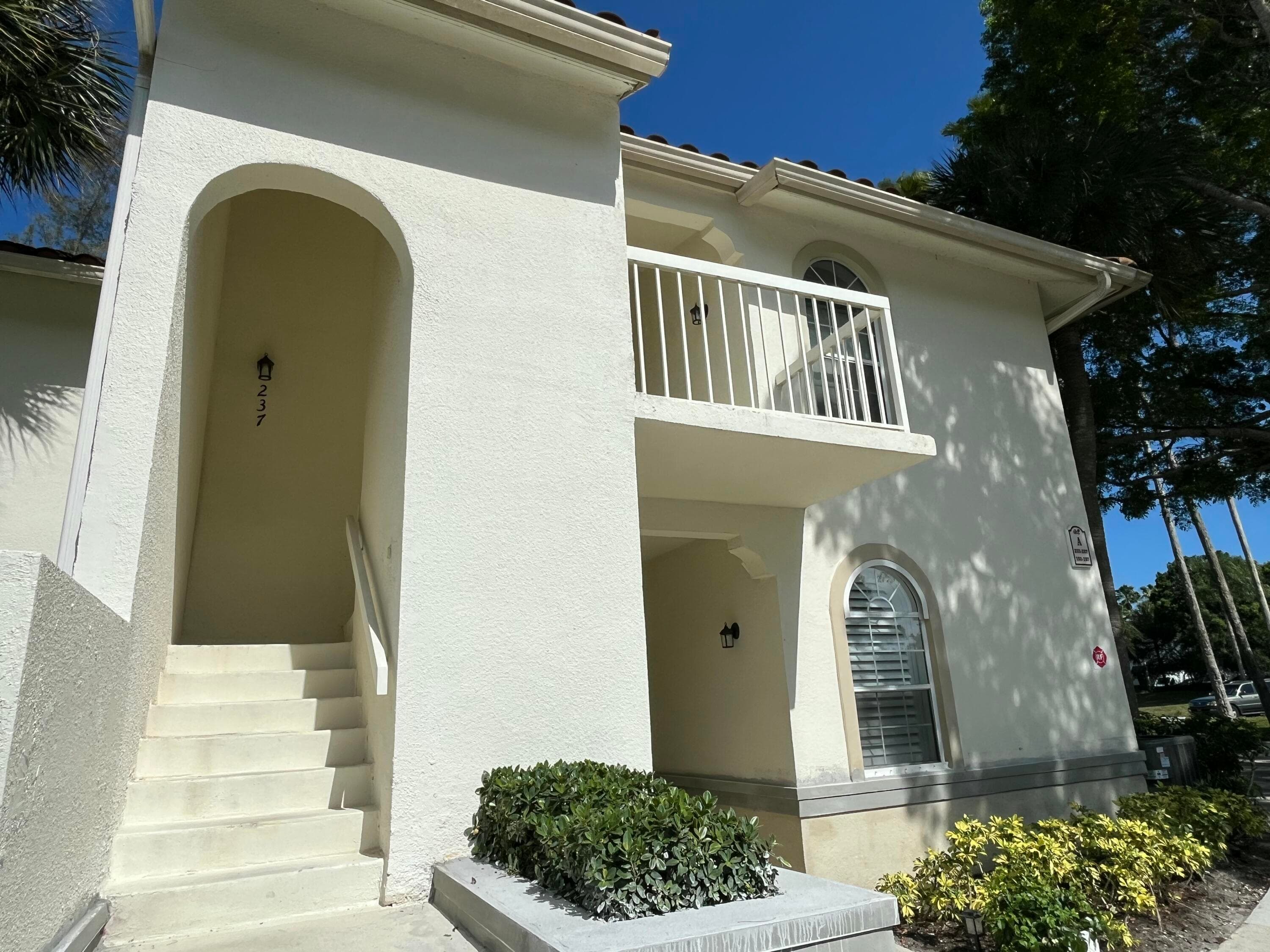 237 Cypress Point Drive 237, Palm Beach Gardens, FL 33418 — photo 1 of 20