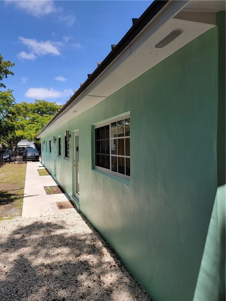 1010 NW 3rd Avenue, Hallandale Beach, FL 33009 — photo 3 of 18
