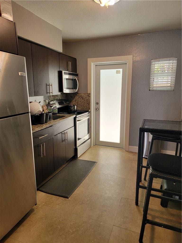 1010 NW 3rd Avenue, Hallandale Beach, FL 33009 — photo 7 of 18