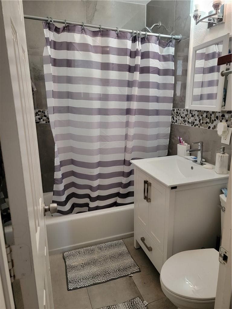 1010 NW 3rd Avenue, Hallandale Beach, FL 33009 — photo 9 of 18