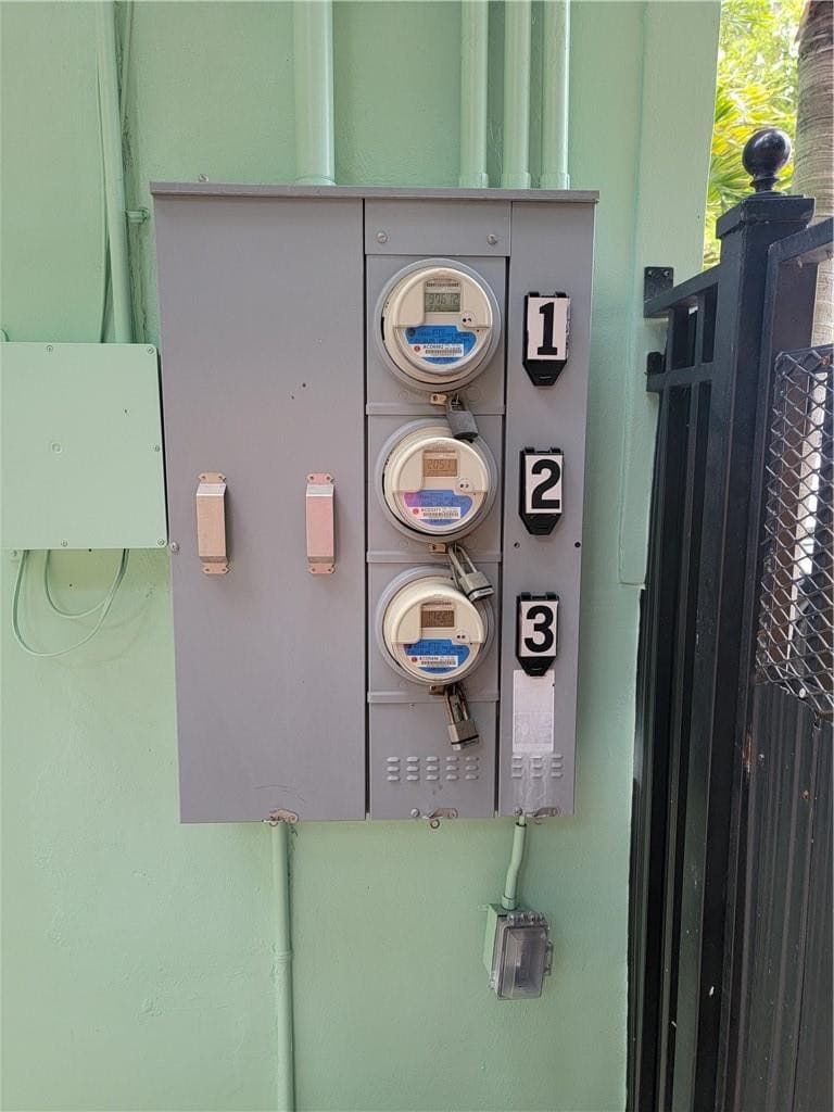 1010 NW 3rd Avenue, Hallandale Beach, FL 33009 — photo 17 of 18