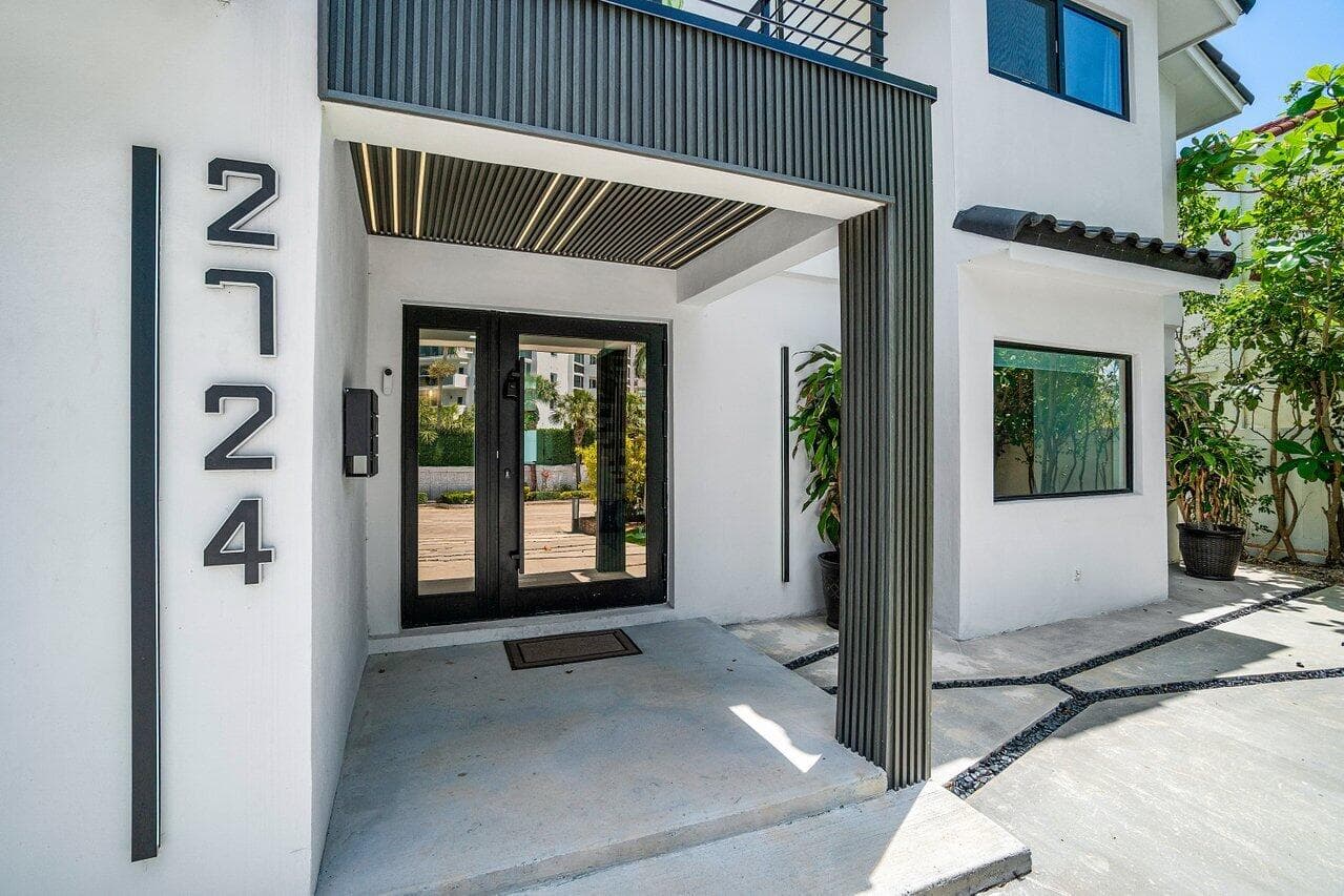 2724 N Ocean Boulevard, Fort Lauderdale, FL 33308 — photo 3 of 49