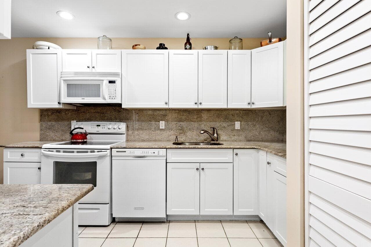 7 Southport Lane E, Boynton Beach, FL 33436 — photo 4 of 42