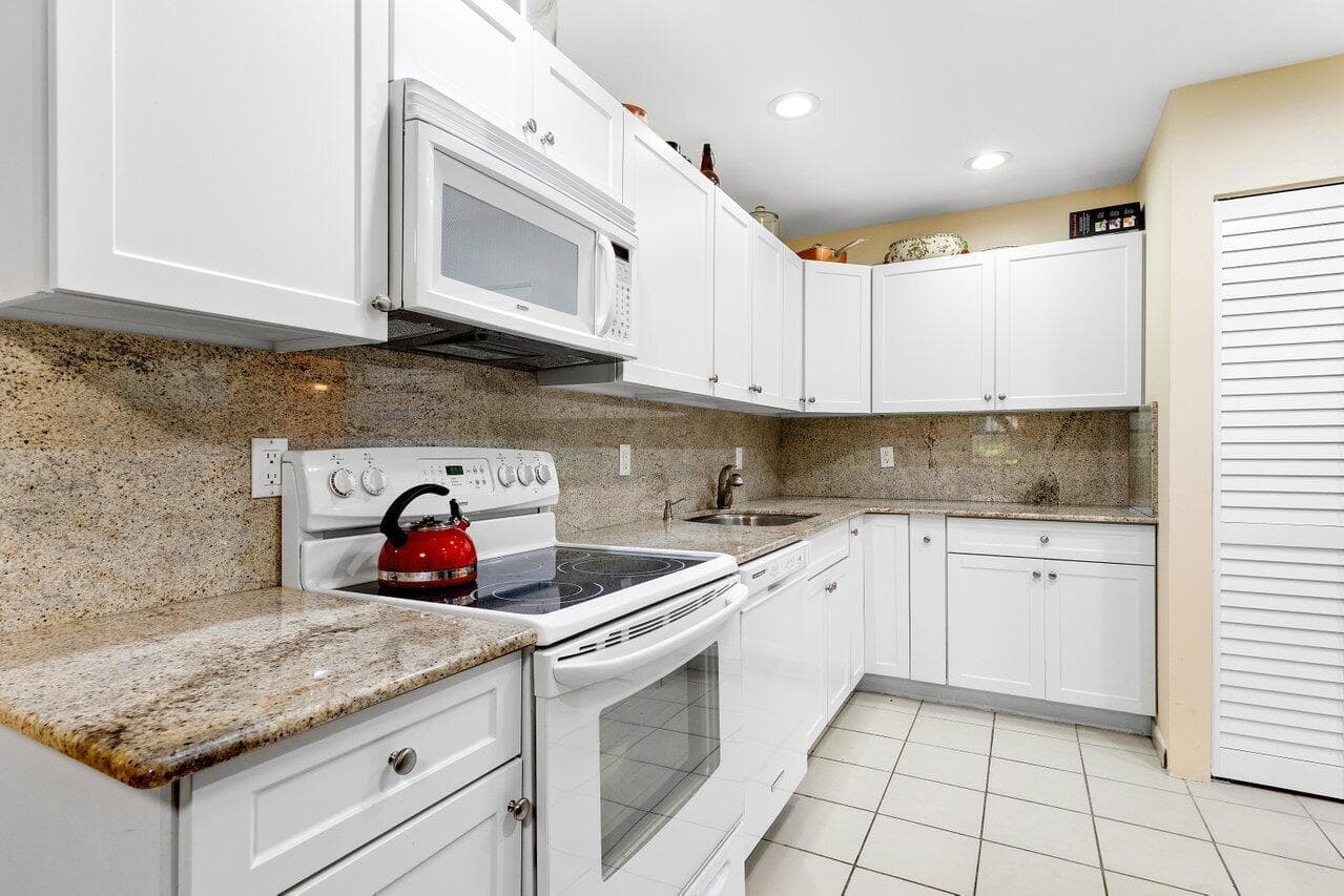 7 Southport Lane E, Boynton Beach, FL 33436 — photo 9 of 42