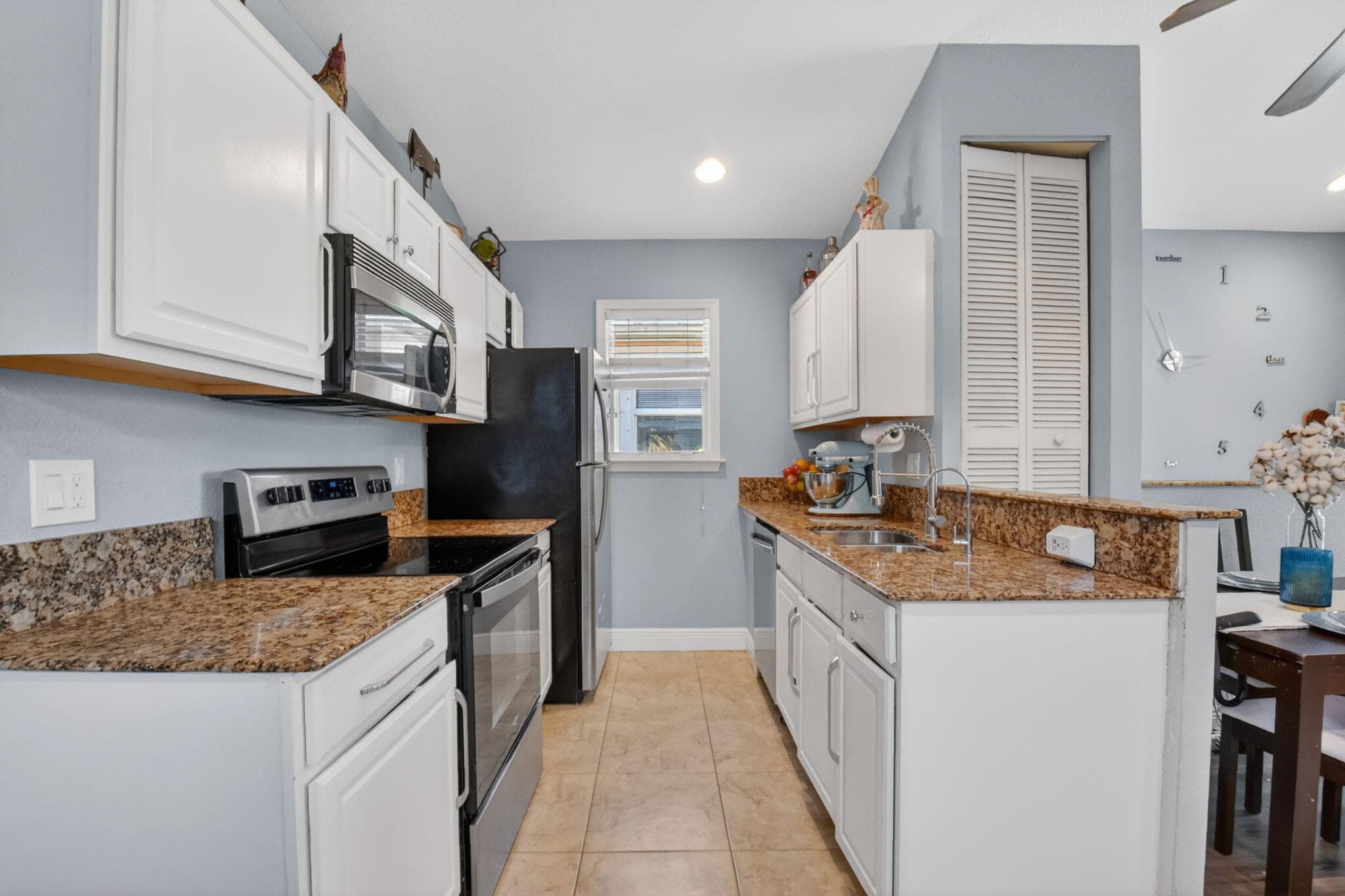 4334 Cambridge Street, Lake Worth Beach, FL 33461 — photo 8 of 37