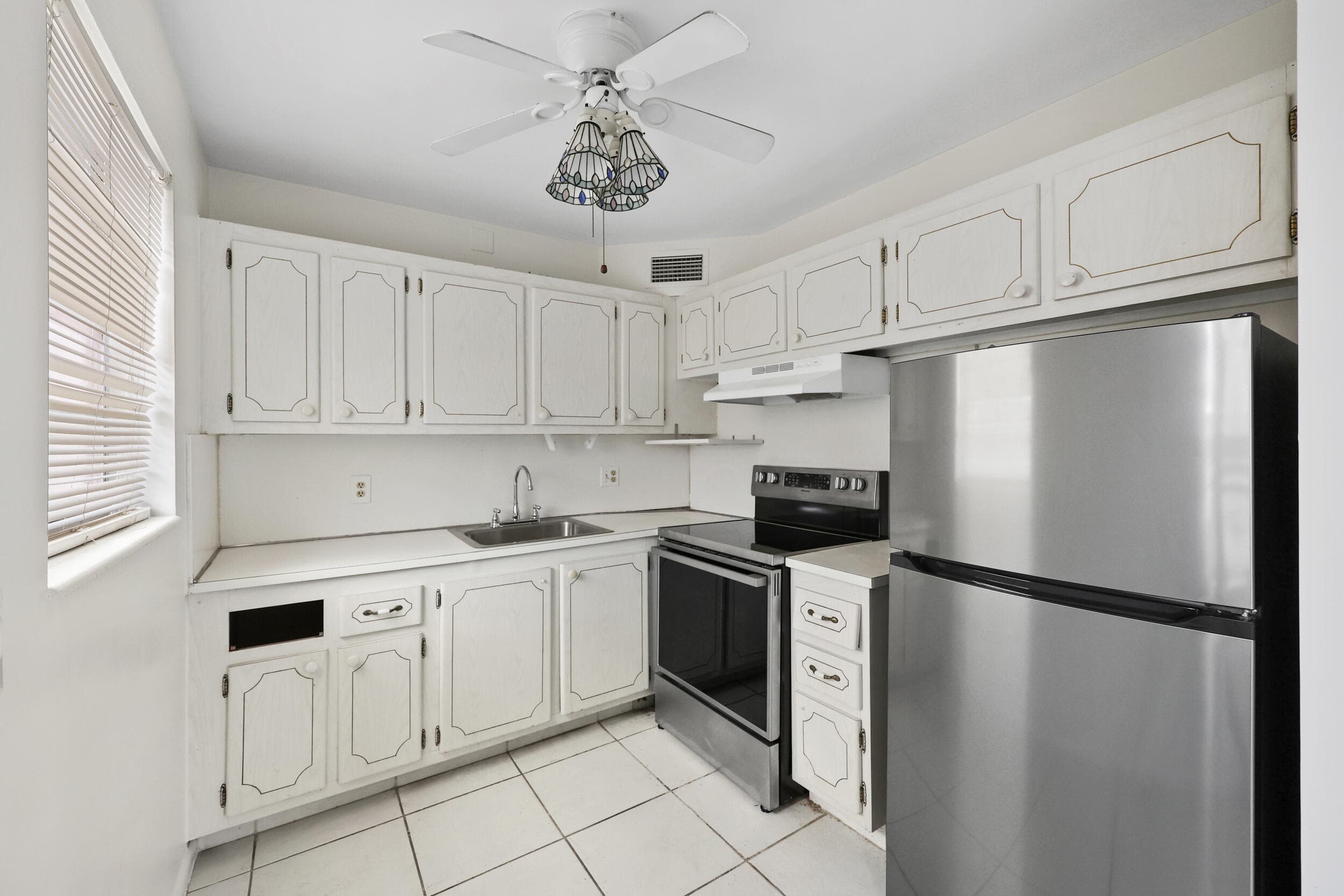 392 Markham R, Deerfield Beach, FL 33442 — photo 3 of 30