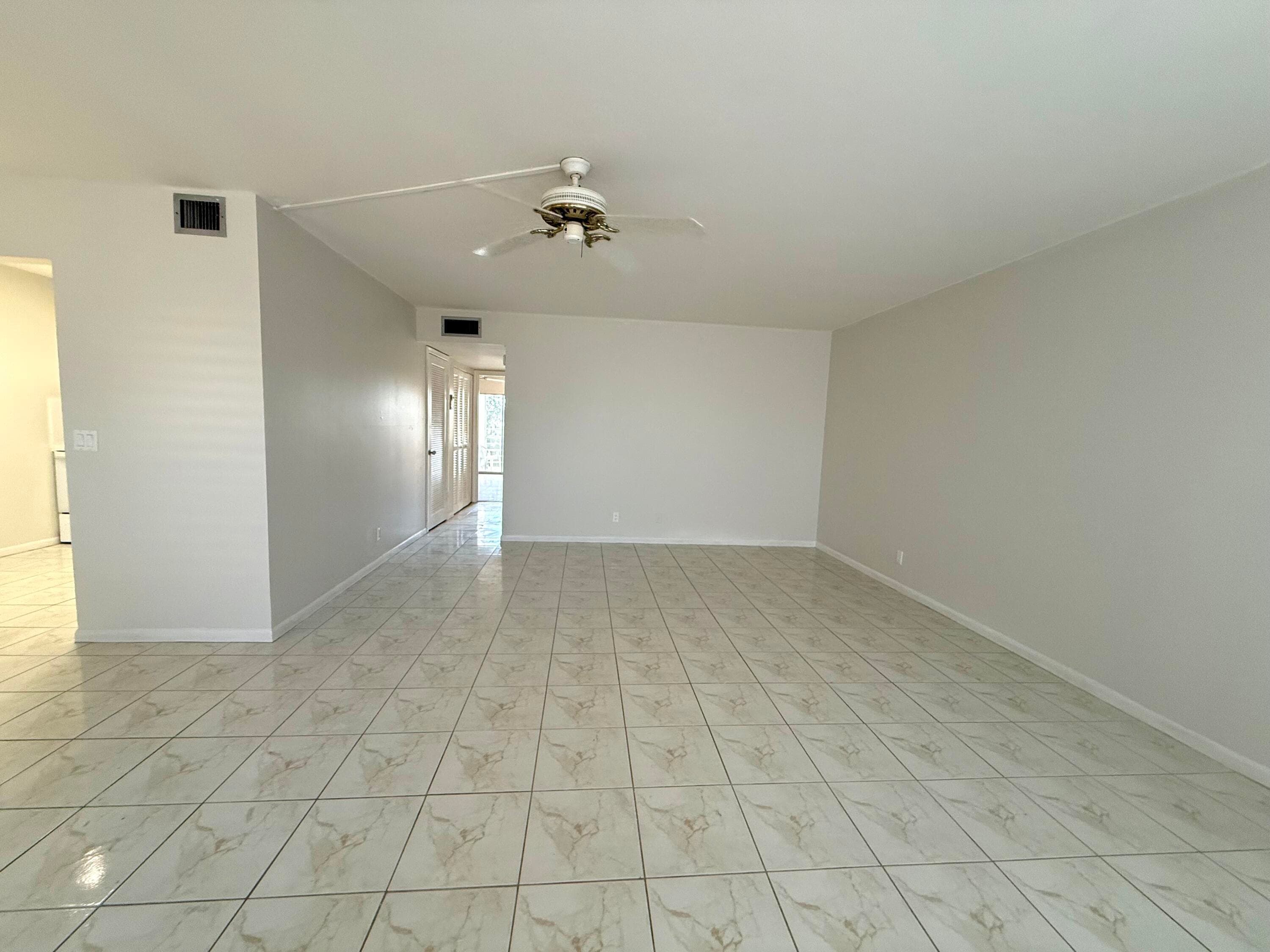313 Greenbrier B, West Palm Beach, FL 33417 — photo 4 of 32