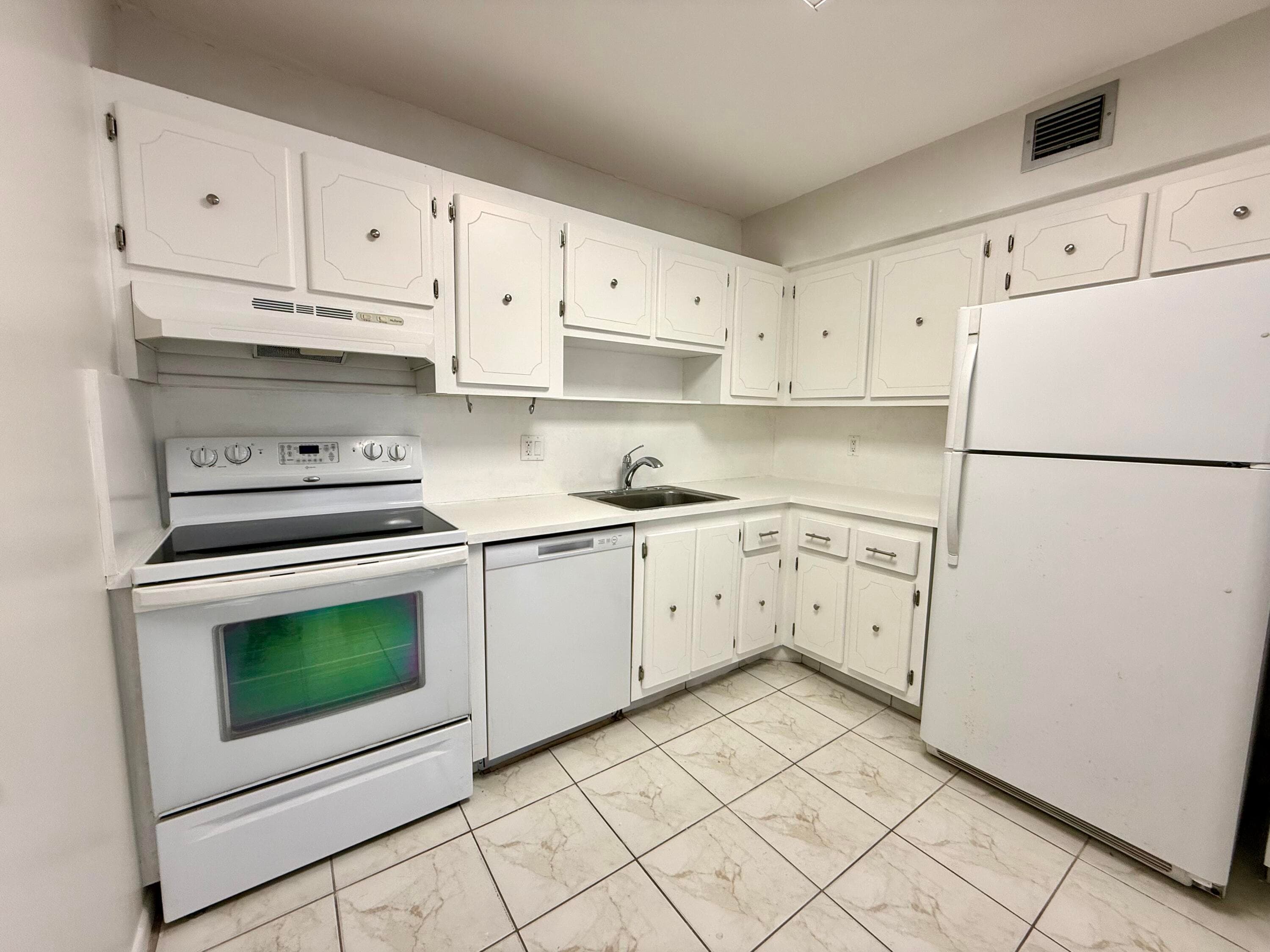 313 Greenbrier B, West Palm Beach, FL 33417 — photo 6 of 32