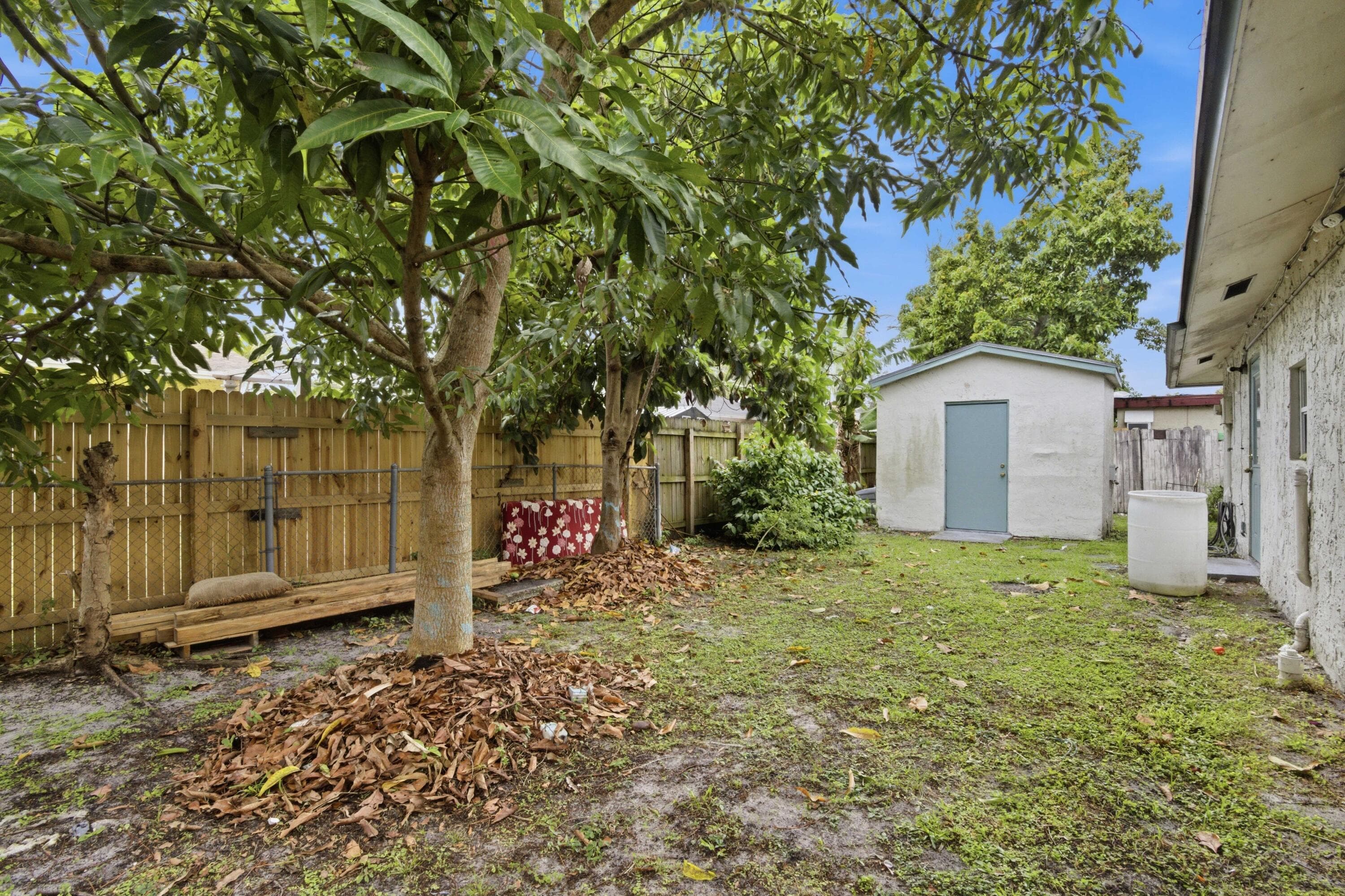 8230 SW 4th Place, North Lauderdale, FL 33068 — photo 21 of 23