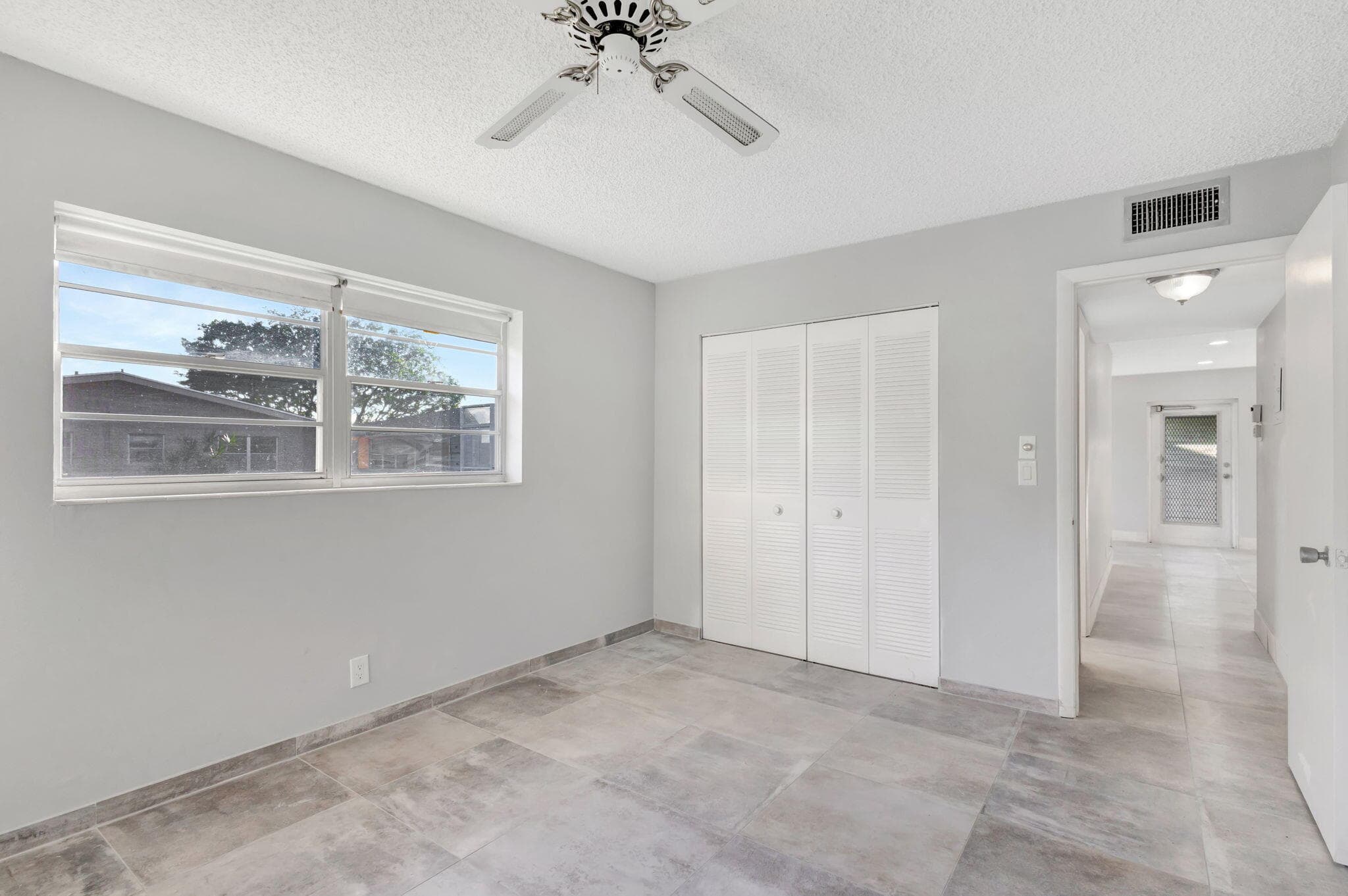121 Bedford E, West Palm Beach, FL 33417 — photo 13 of 35