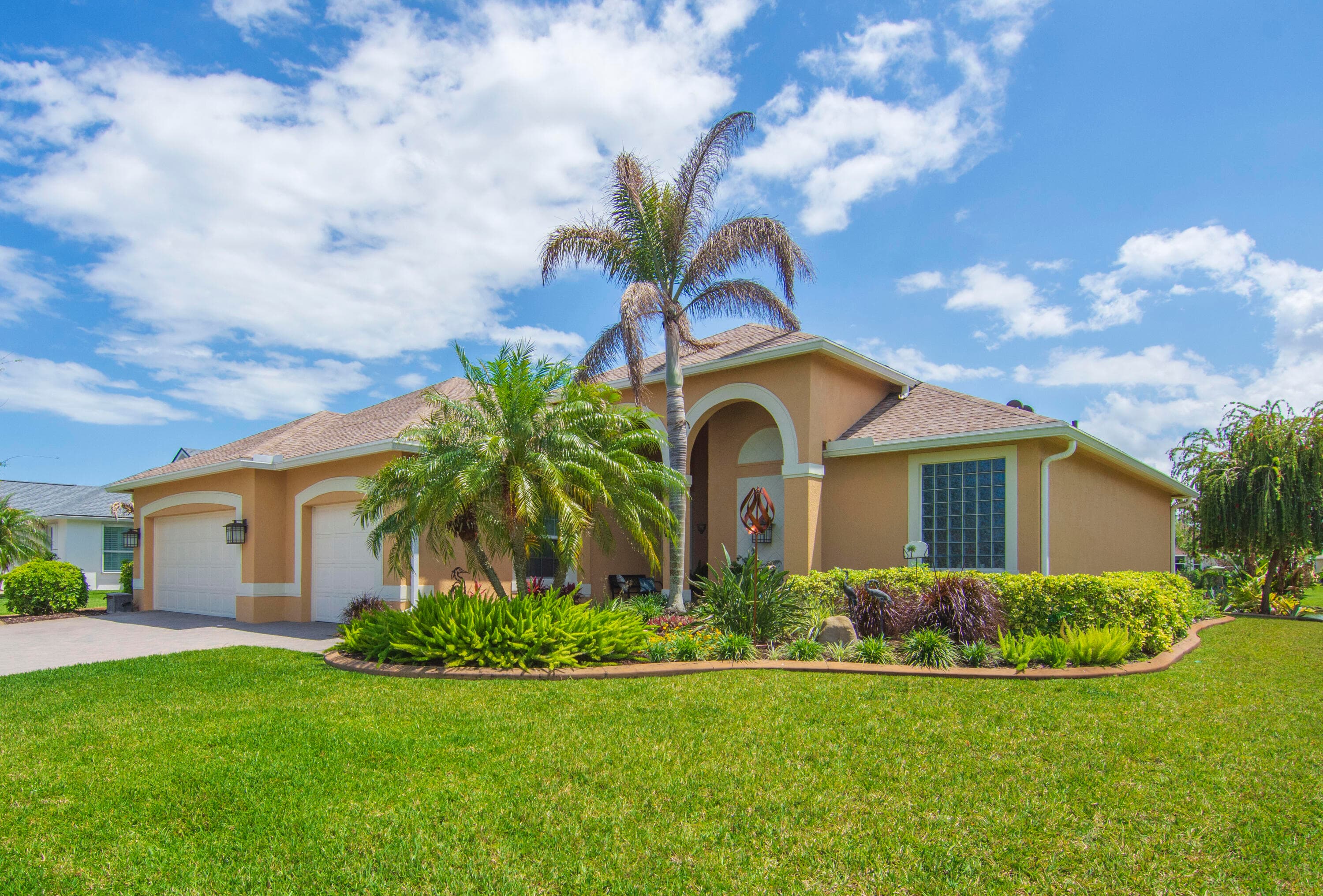 660 Tangelo Circle SW, Vero Beach, FL 32968 — photo 1 of 50