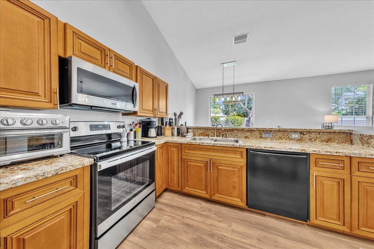 7600 S Aragon Boulevard 3, Sunrise, FL 33322 — photo 11 of 45