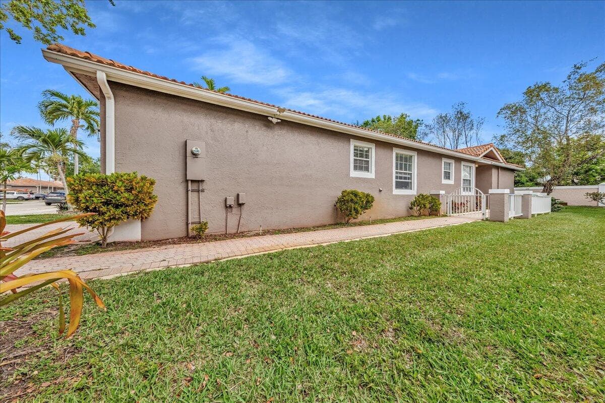 7600 S Aragon Boulevard 3, Sunrise, FL 33322 — photo 6 of 45